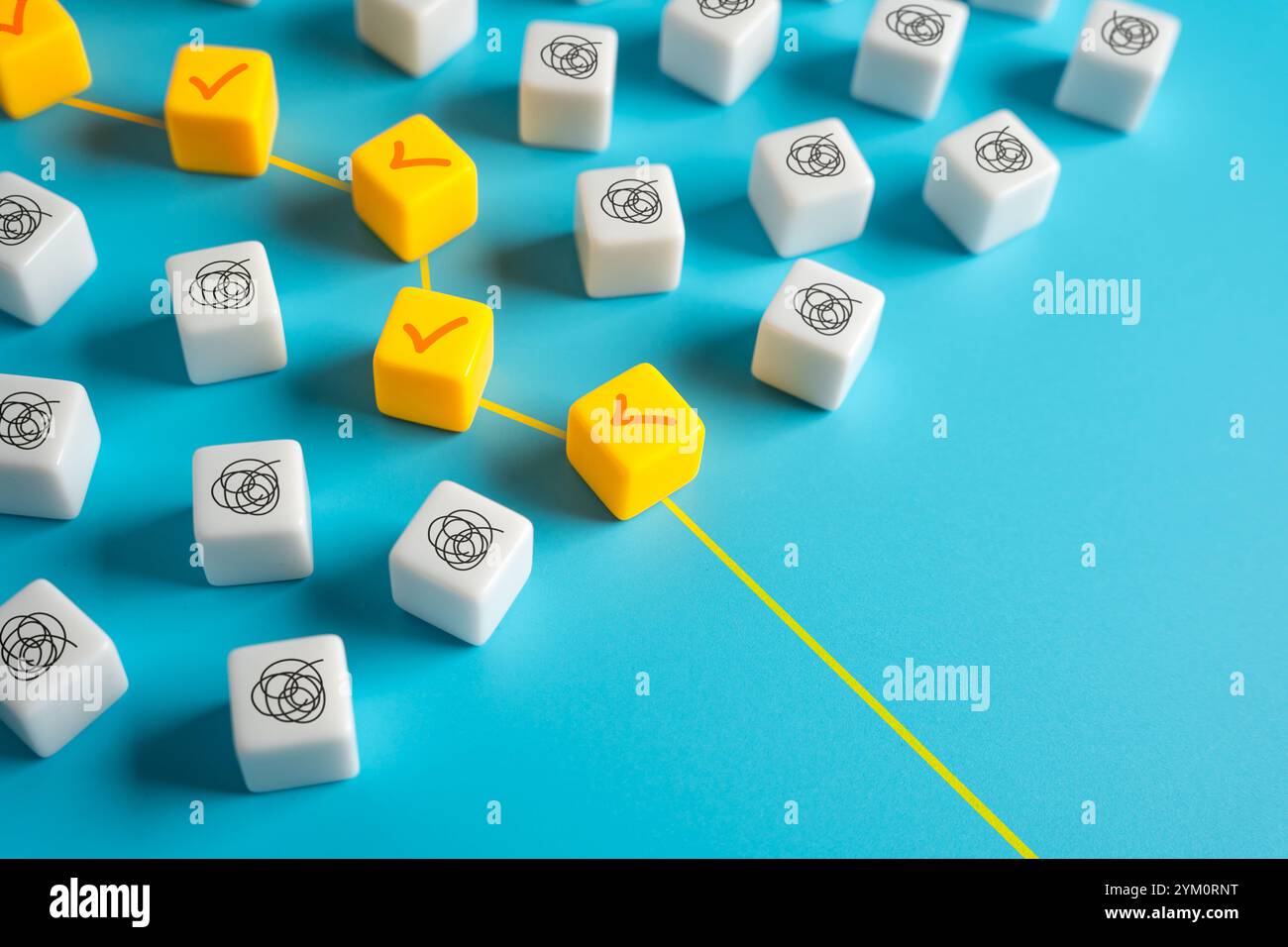 Risolvere i problemi e chiarire le ambiguità. Affrontare difficoltà e sfide. Trova una via d'uscita dal problema. Spianare la strada verso l'uscita. Foto Stock