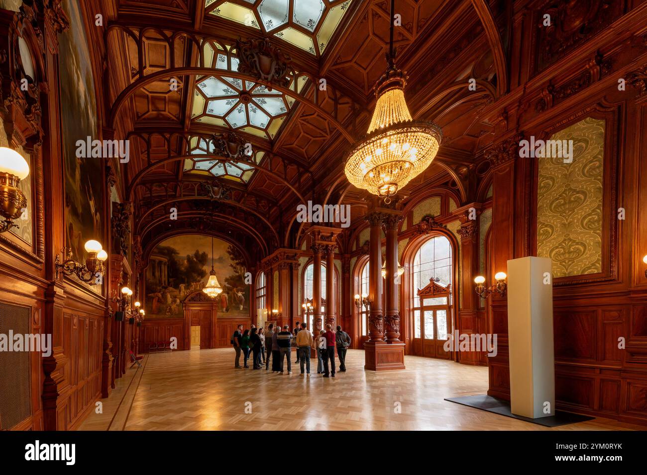 Karlovy Vary, Repubblica Ceca - 17 novembre 2024: Edificio ricostruito della Imperial Spa - Zander Hall Foto Stock