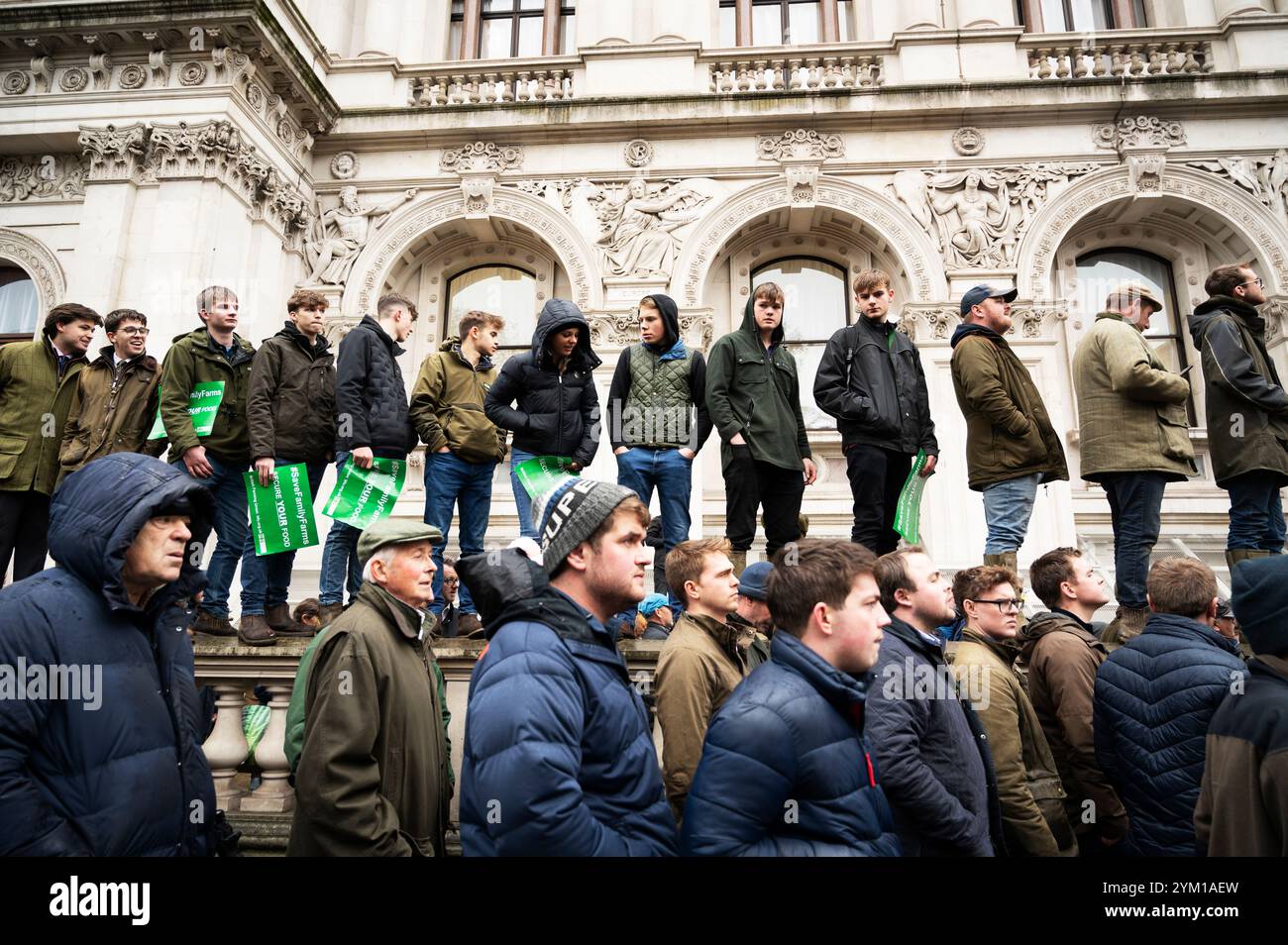 Il 19 novembre 2024 più di 30.000 agricoltori sono venuti a Whitehall per protestare contro il partito laburista ha proposto modifiche alla tassa di successione. Foto Stock