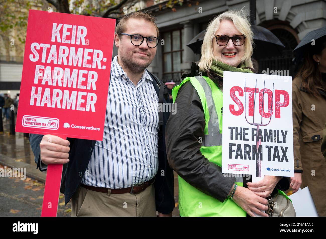 Il 19 novembre 2024 più di 30.000 agricoltori sono venuti a Whitehall per protestare contro il partito laburista ha proposto modifiche alla tassa di successione. Foto Stock