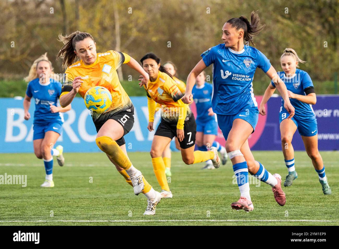 Mollie Lambert (8) di Durham e Teyah Goldie (5) di London City in azione durante la partita del Campionato femminile Barclays fa tra Durham Women FC e London City Lionesses al Maiden Castle di County Durham, Inghilterra (Stephen Finch/SPP) Foto Stock