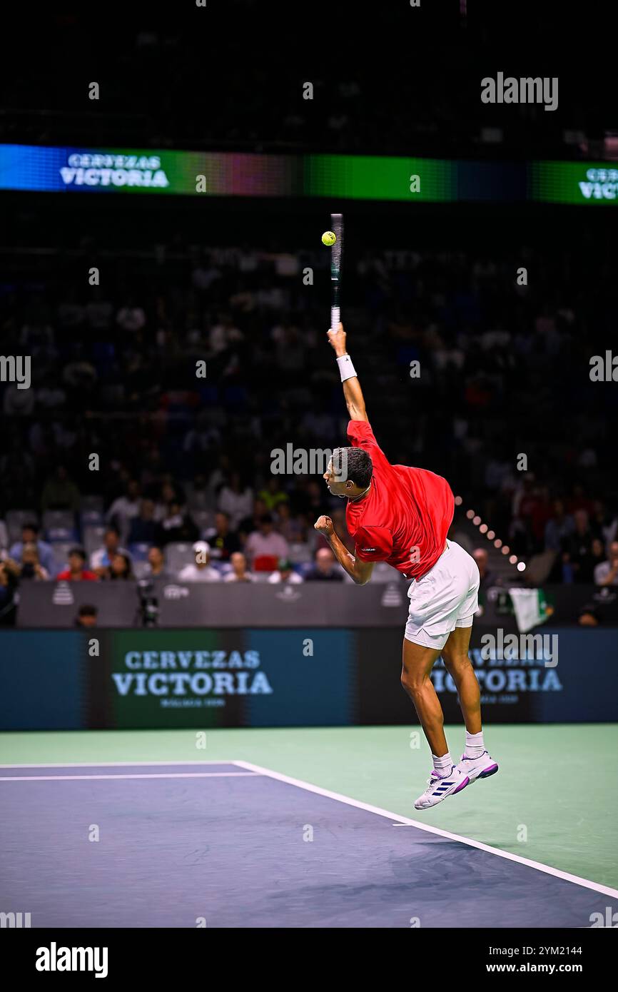 Malaga, Spagna. 20 novembre 2024. Gabriel Diallo, squadra canadese in azione contro Daniel Altmaier, squadra tedesca, visto in azione durante i quarti di finale della Coppa Davis, 8 singoli match 1. Martin Carpena Arena. (Foto di Vicente Vidal Fernandez/Sipa USA) credito: SIPA USA/Alamy Live News Foto Stock