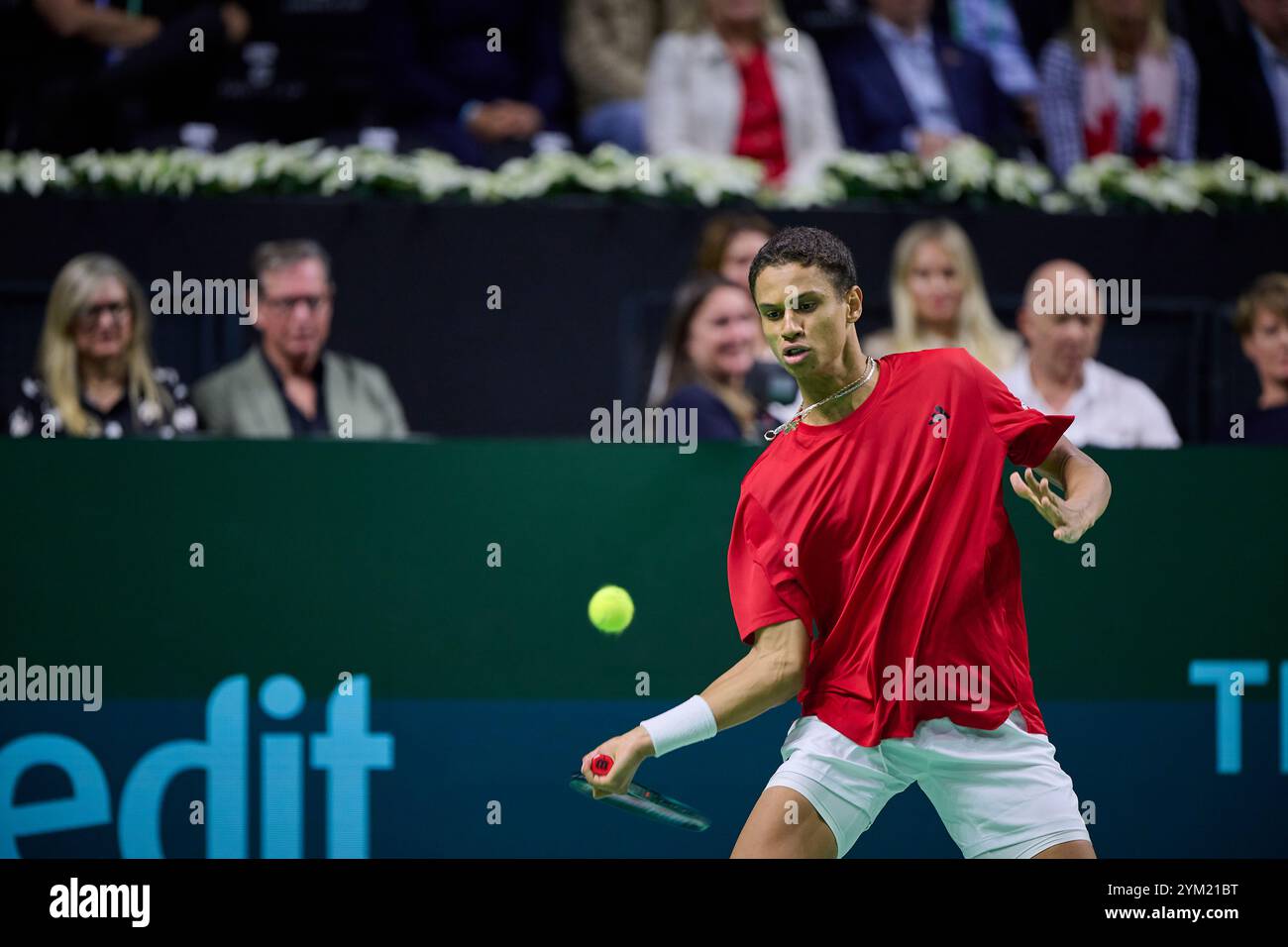 Gabriel Diallo, squadra canadese in azione contro Daniel Altmaier, squadra tedesca, visto in azione durante i quarti di finale della Coppa Davis, 8 singoli match 1. Martin Carpena Arena. (Foto di Vicente Vidal Fernandez/Sipa USA) Foto Stock