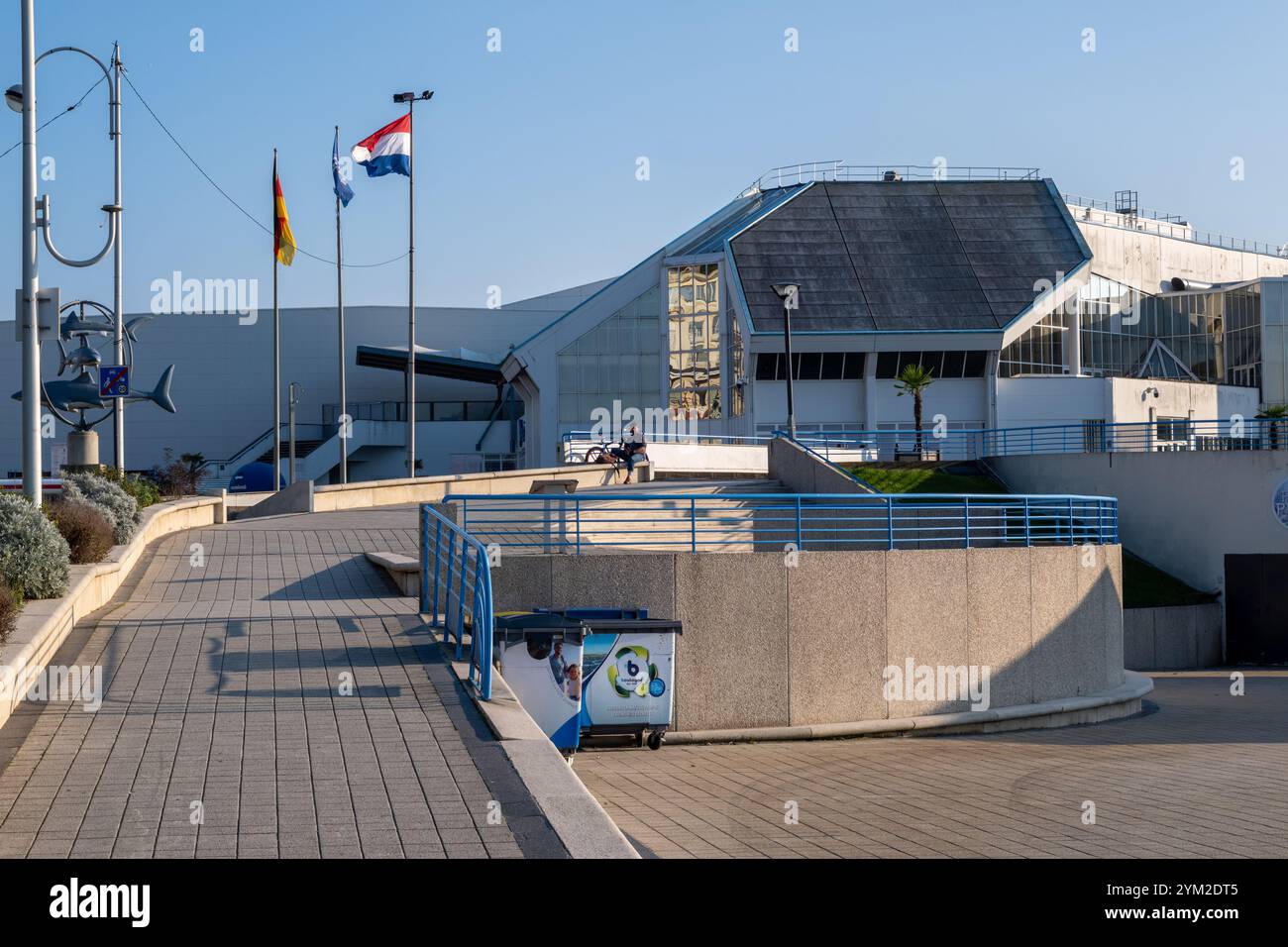 Boulogne-sur-Mer, FR - 23 settembre 2024: Facciata dell'acquario Nausicaa Foto Stock