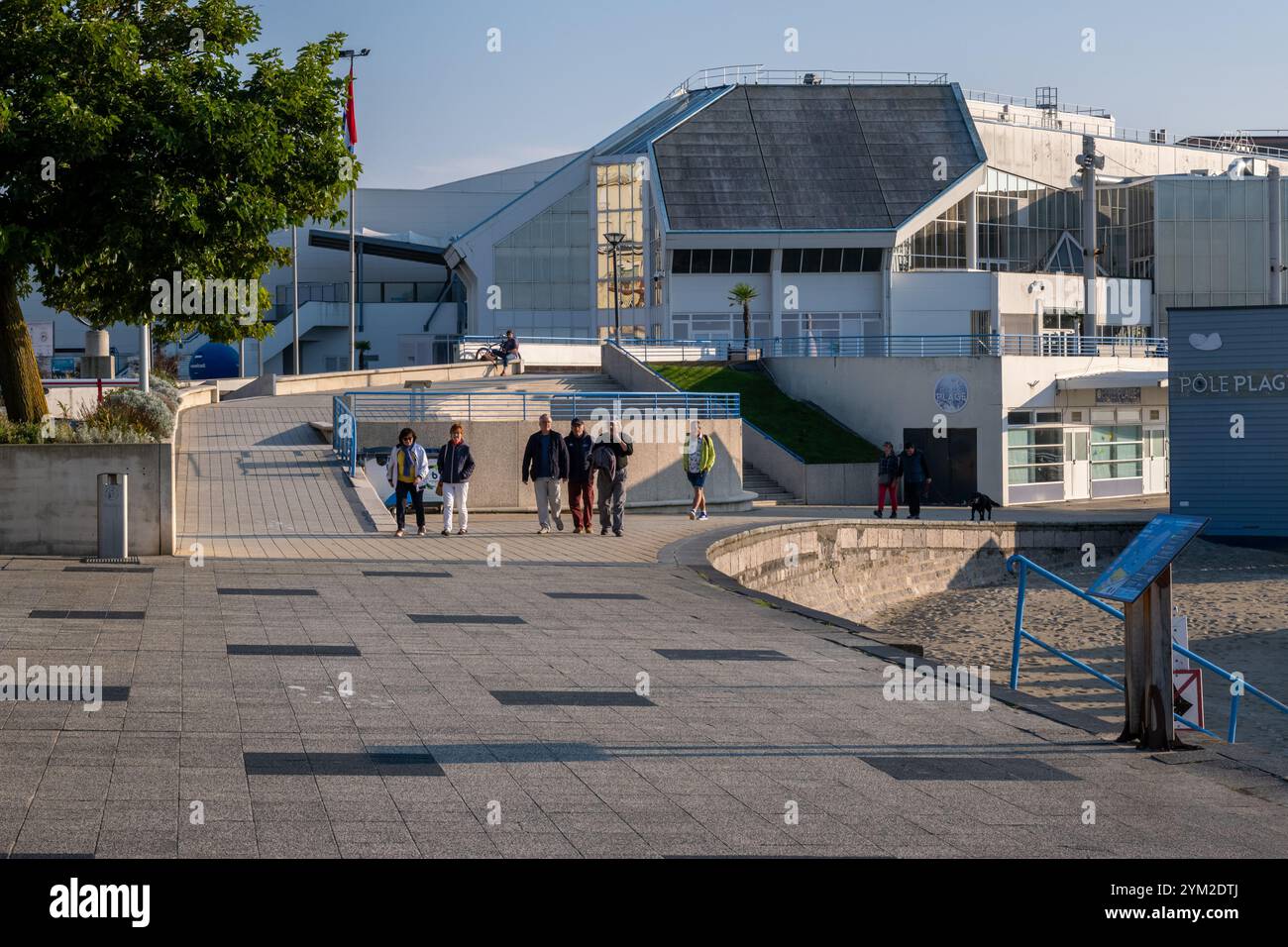 Boulogne-sur-Mer, FR - 23 settembre 2024: Facciata dell'acquario Nausicaa Foto Stock