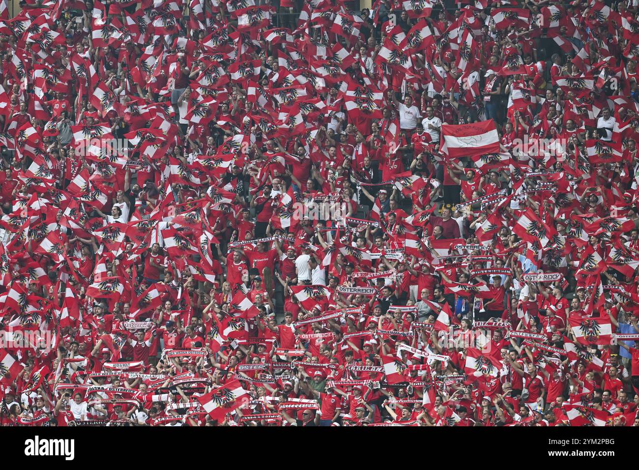 BERLINO, GERMANIA - 21 GIUGNO 2024: Incontro Euro 2024 Groupe D Polonia vs Austria 1:3. Sostenitori dell'Austria. Foto Stock