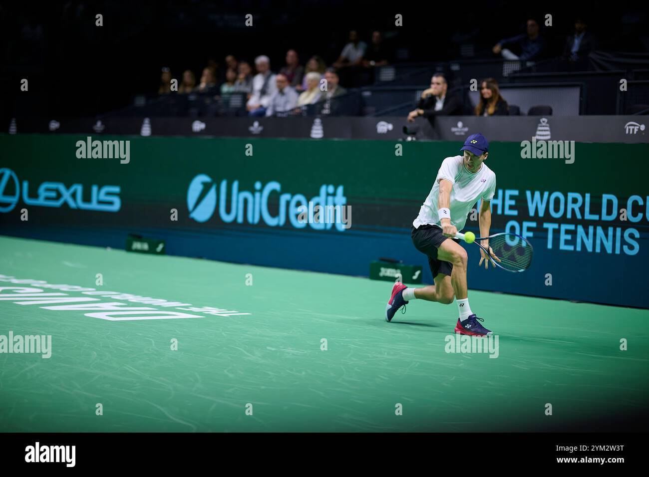 Malaga, Spagna. 20 novembre 2024. Daniel Altmaier, squadra tedesca vista in azione contro Gabriel Diallo del Canada (non in View) durante i quarti di finale di Coppa Davis Final 8 Singles match 1 alla Martin Carpena Arena. Daniel Altmaier ha vinto per 7/6, 6/4 (foto di Vicente Vidal Fernandez/SOPA Images/Sipa USA) credito: SIPA USA/Alamy Live News Foto Stock