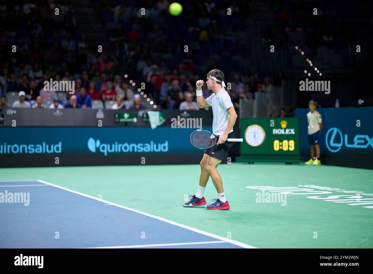 Malaga, Spagna. 20 novembre 2024. Daniel Altmaier, squadra tedesca vista in azione contro Gabriel Diallo del Canada (non in View) durante i quarti di finale di Coppa Davis Final 8 Singles match 1 alla Martin Carpena Arena. Daniel Altmaier ha vinto per 7/6, 6/4 (foto di Vicente Vidal Fernandez/SOPA Images/Sipa USA) credito: SIPA USA/Alamy Live News Foto Stock