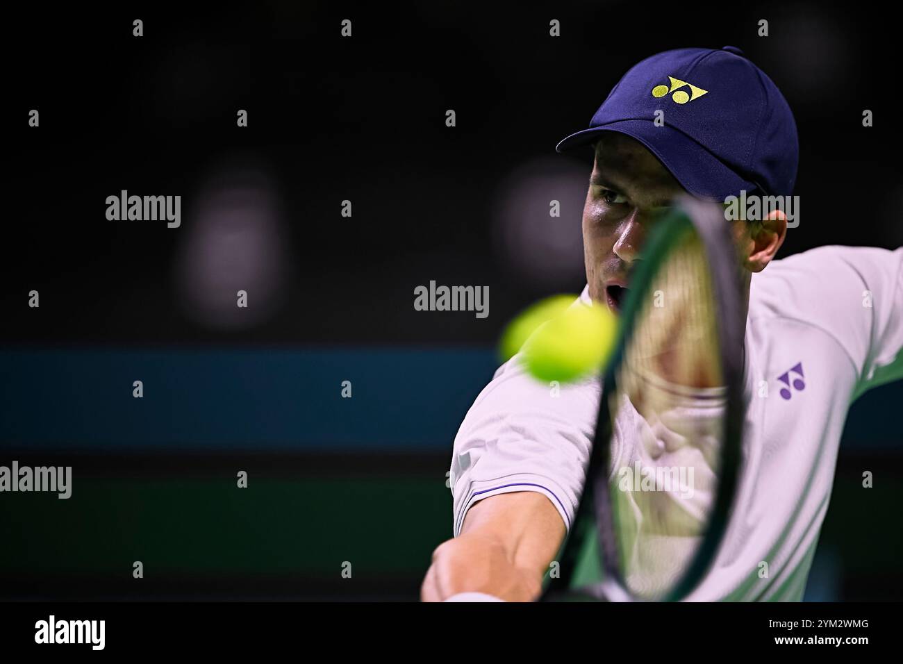 Malaga, Spagna. 20 novembre 2024. Daniel Altmaier, squadra tedesca vista in azione contro Gabriel Diallo del Canada (non in View) durante i quarti di finale di Coppa Davis Final 8 Singles match 1 alla Martin Carpena Arena. Daniel Altmaier ha vinto per 7/6, 6/4 (foto di Vicente Vidal Fernandez/SOPA Images/Sipa USA) credito: SIPA USA/Alamy Live News Foto Stock