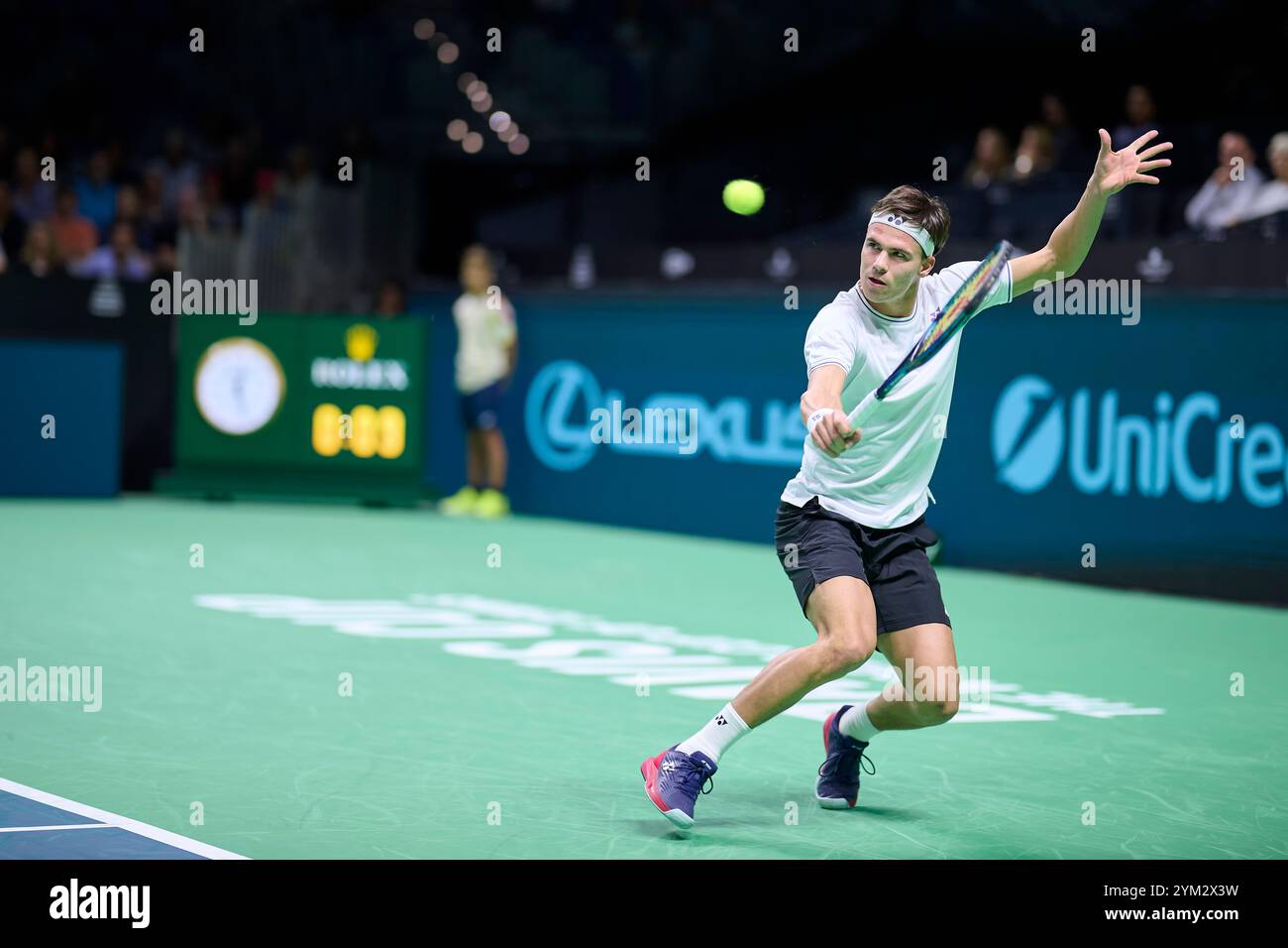Malaga, Spagna. 20 novembre 2024. Daniel Altmaier, squadra tedesca vista in azione contro Gabriel Diallo del Canada (non in View) durante i quarti di finale di Coppa Davis Final 8 Singles match 1 alla Martin Carpena Arena. Daniel Altmaier ha vinto per 7/6, 6/4 (foto di Vicente Vidal Fernandez/SOPA Images/Sipa USA) credito: SIPA USA/Alamy Live News Foto Stock