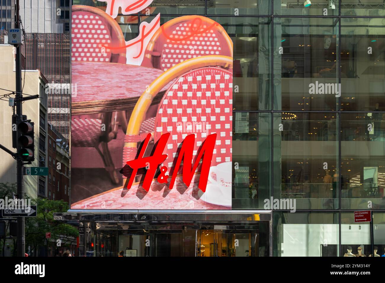 H and M Store sulla 5th Avenue a New York City, USA. Foto Stock