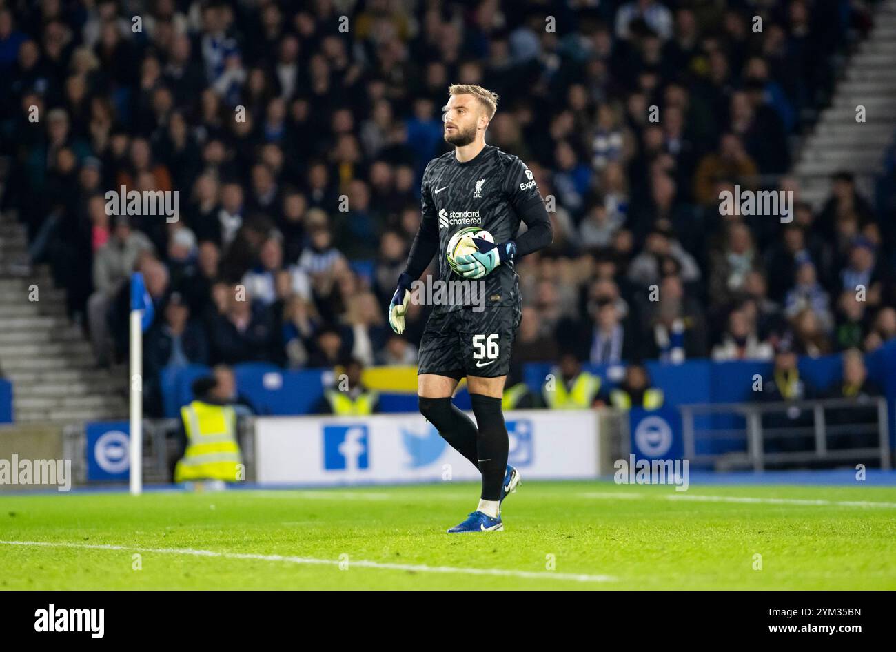 EFL Carabao Cup pareggio tra Brighton e Hove Albion e Liverpool all'American Express Stadium di Brighton, Regno Unito - 30 ottobre 2024 - Vitezslav Jaros di Liverpool in azione durante la partita solo uso editoriale. Niente merchandising. Per le immagini di calcio si applicano restrizioni fa e Premier League inc. Non è consentito l'utilizzo di Internet/dispositivi mobili senza licenza FAPL. Per ulteriori dettagli, contattare Football Dataco Foto Stock