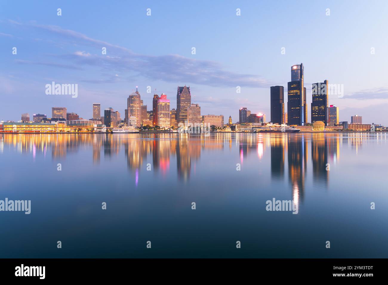 Detroit, Michigan, Stati Uniti all'alba sul fiume Detroit. Foto Stock