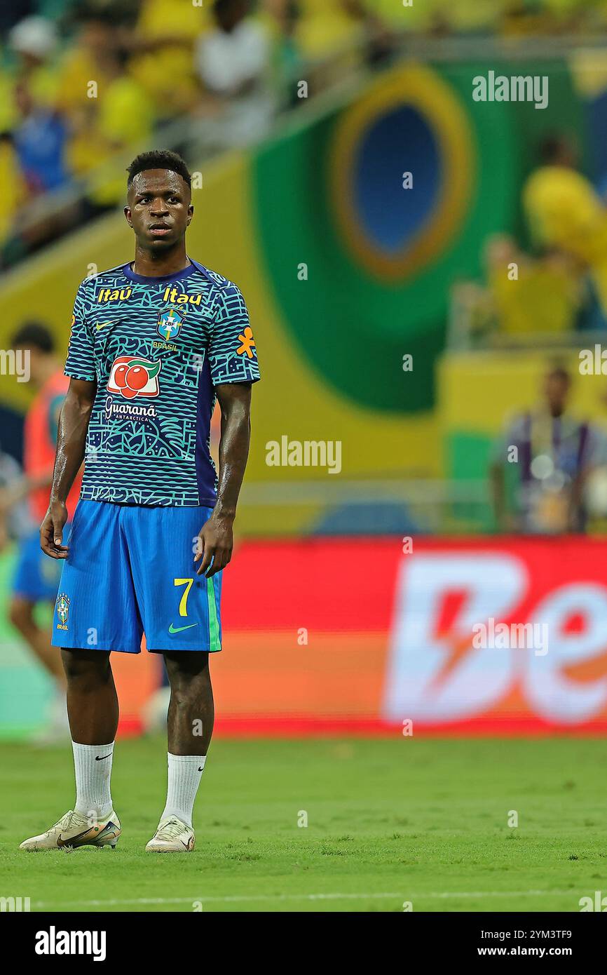 Salvador, Brasile, 19 novembre 2024. Vinícius Jr. Del Brasile durante lo scaldamento prima della partita tra Brasile e Uruguay per il dodicesimo turno delle qualificazioni FIFA 2026, all'Arena fonte Nova Stadium, a Salvador, Brasile il 19 novembre 2024. Foto: Heuler Andrey/DiaEsportivo/Alamy Live News Foto Stock