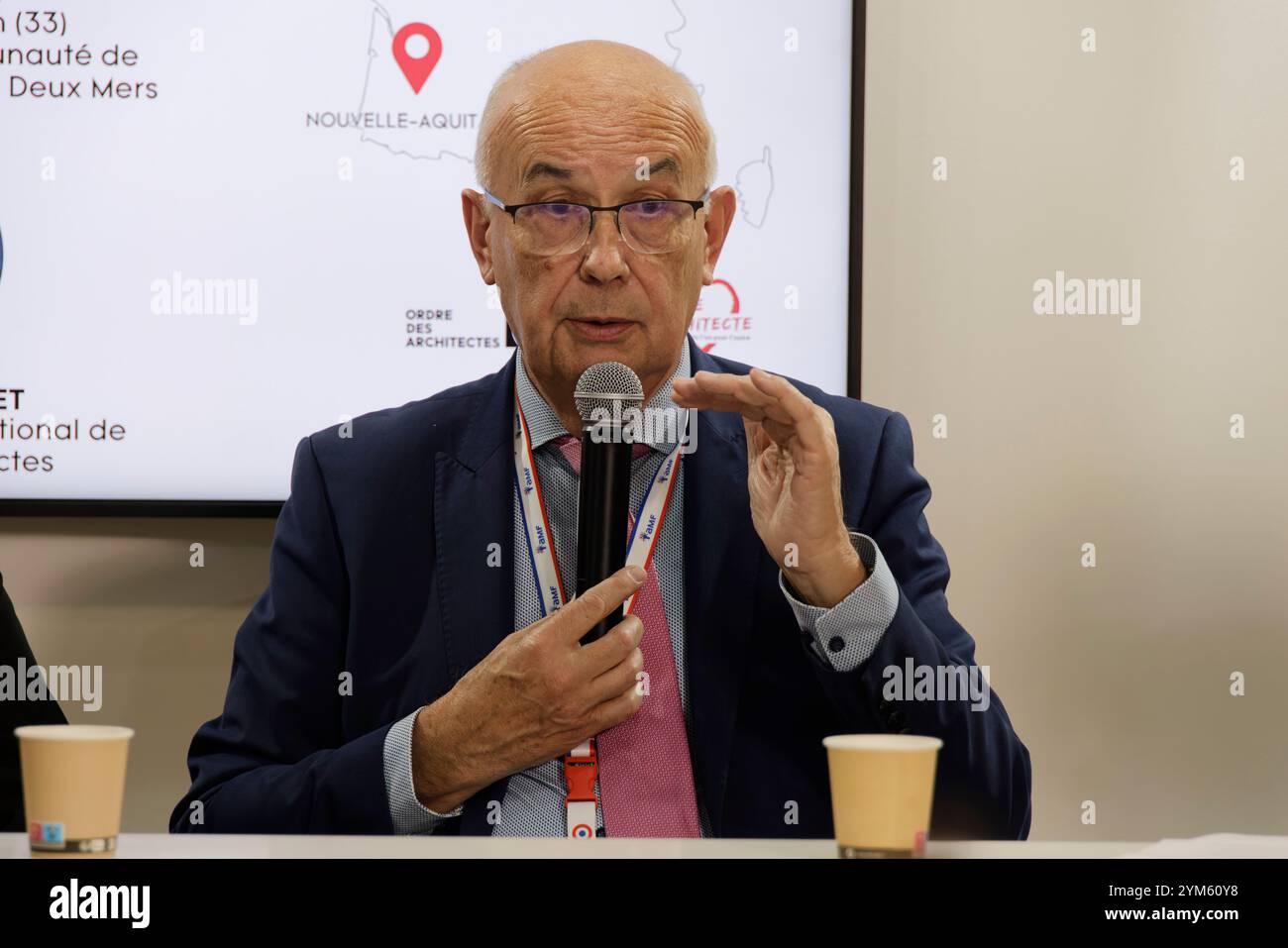Parigi, Francia. 20 novembre 2024. Il sindaco di Gradignan Michel Labardin parla durante la fiera dei sindaci e delle Comunità il 20 novembre 2024 a Parigi, Francia. Crediti: Bernard Menigault/Alamy Live News Foto Stock