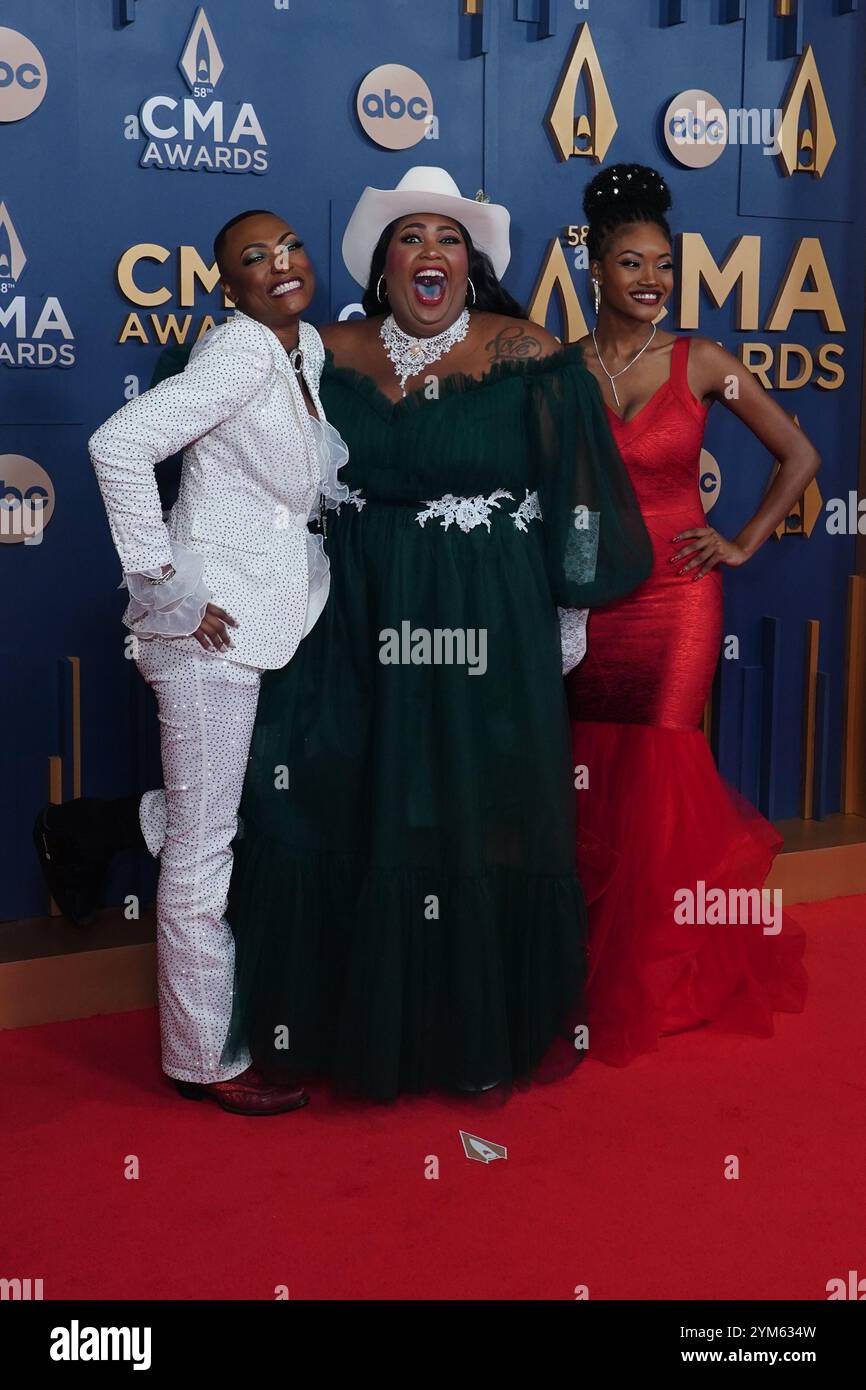 20 novembre 2024 - Nashville, Tennessee - Trea Swindle, Danica Hart e Devynn Hart di Chapel Hart Trea Swindle, Danica Hart e Devynn Hart, Chapel Hart . 58° Annual CMA Awards, la più grande serata della musica country, tenutasi presso il Music City Center. (Credit Image: © Mickey Bernal/AdMedia via ZUMA Press Wire) SOLO PER USO EDITORIALE! Non per USO commerciale! Foto Stock