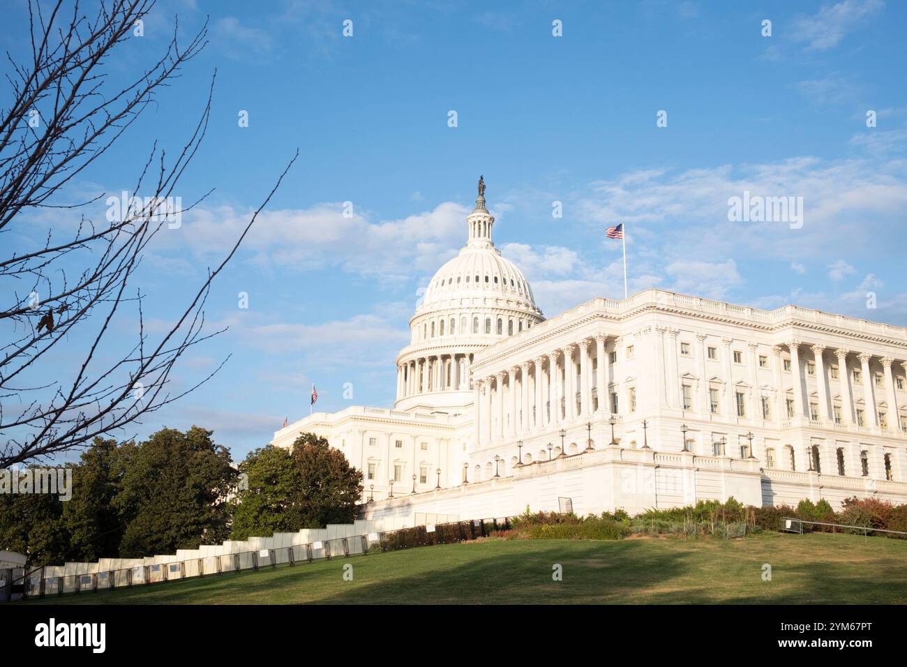 Una vista del Campidoglio degli Stati Uniti a Washington, DC, Stati Uniti, il 20 novembre 2024. Il Campidoglio degli Stati Uniti, spesso chiamato Campidoglio o Campidoglio, è la sede del Congresso degli Stati Uniti, il ramo legislativo del governo federale. Si trova sul National Mall di Washington, DC Credit: Aashish Kiphayet/Alamy Live News Foto Stock