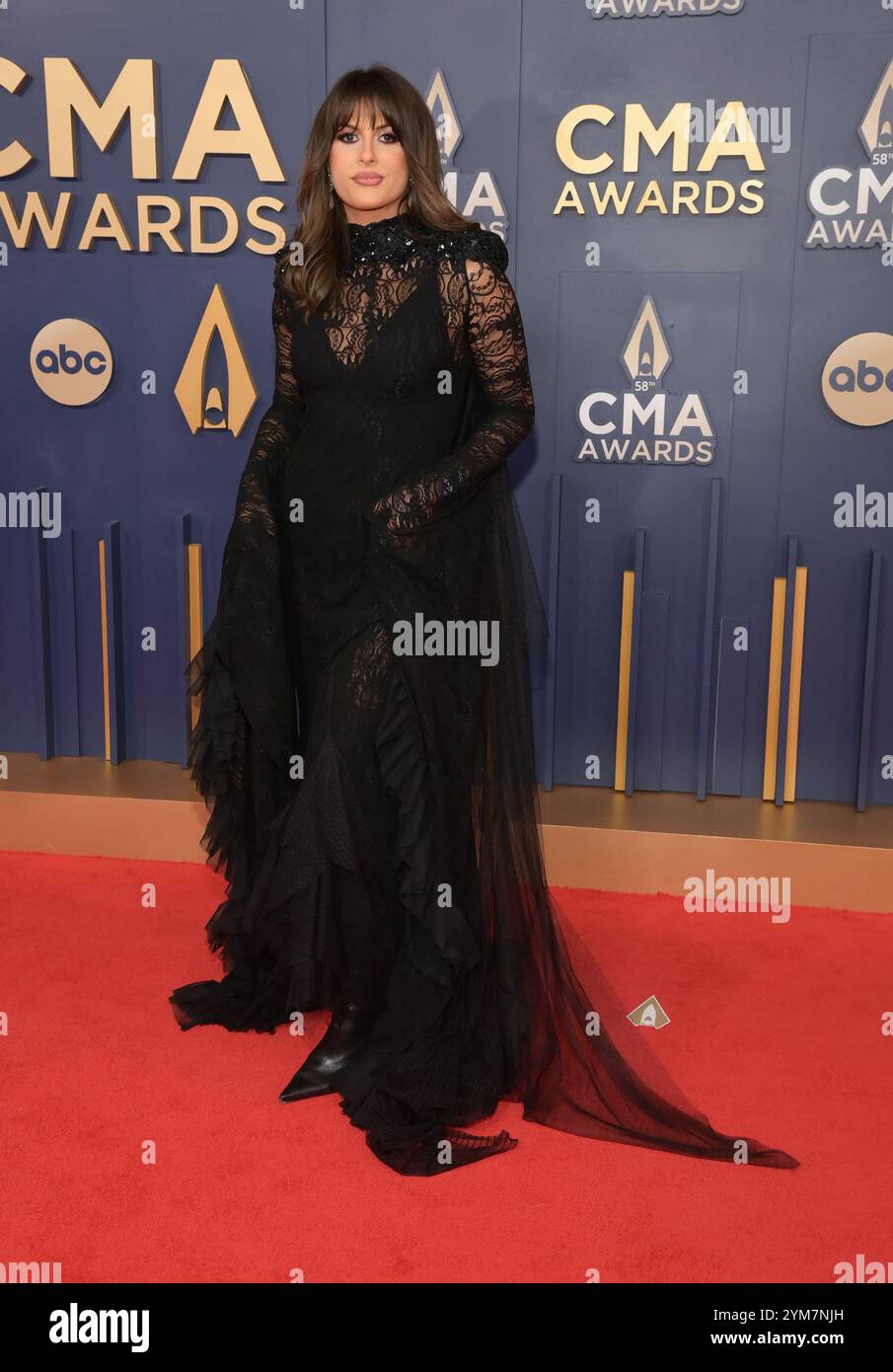 Nashville, Stati Uniti. 20 novembre 2024. Ella Langley arriva al 58° Annual Country Music Association Awards tenutosi alla Bridgestone Arena il 20 novembre 2024 a Nashville, Tennessee. © OConnor-Arroyo/AFF-USA.com crediti: AFF/Alamy Live News Foto Stock