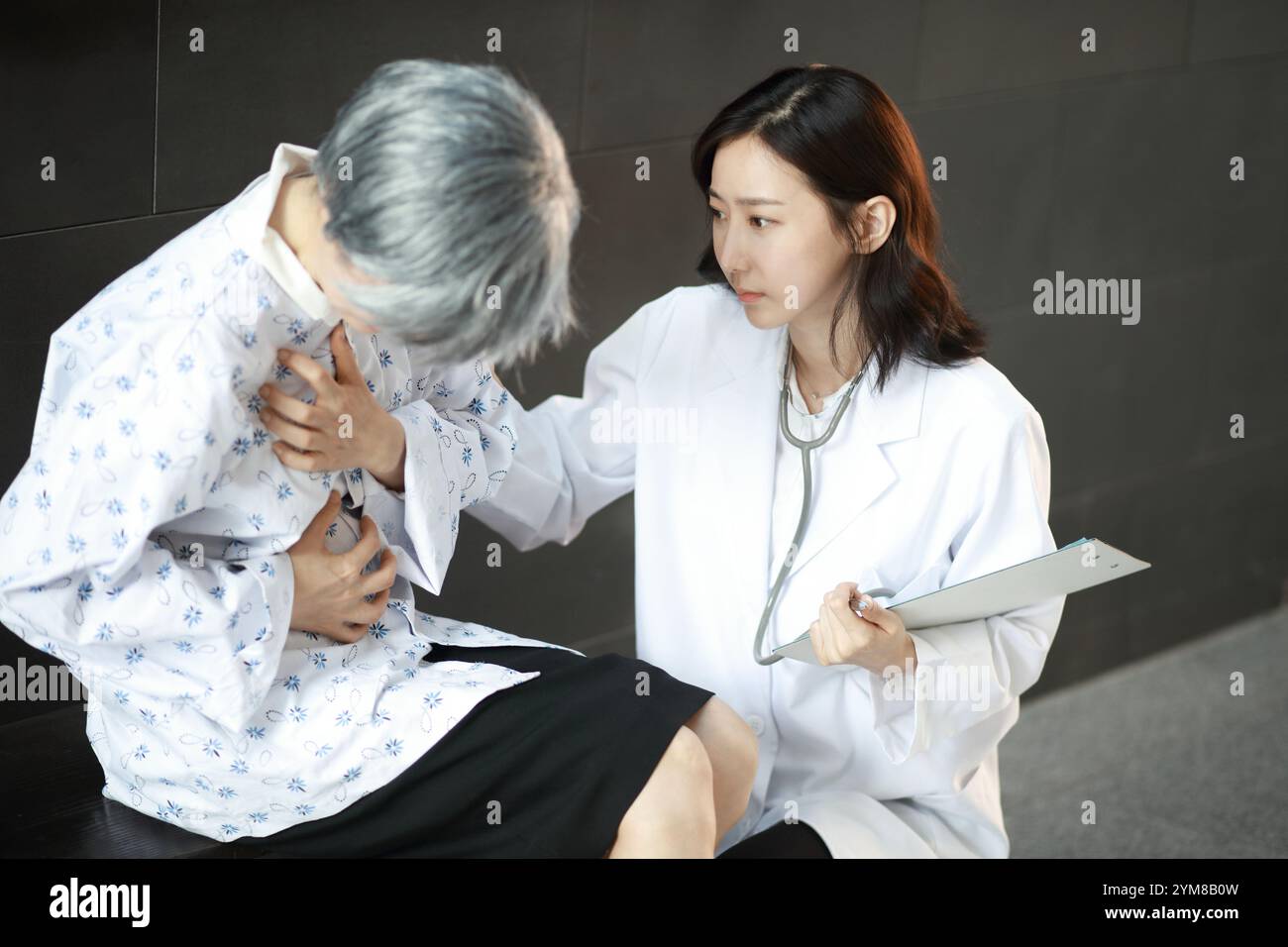 Medico donna in visita medica Foto Stock