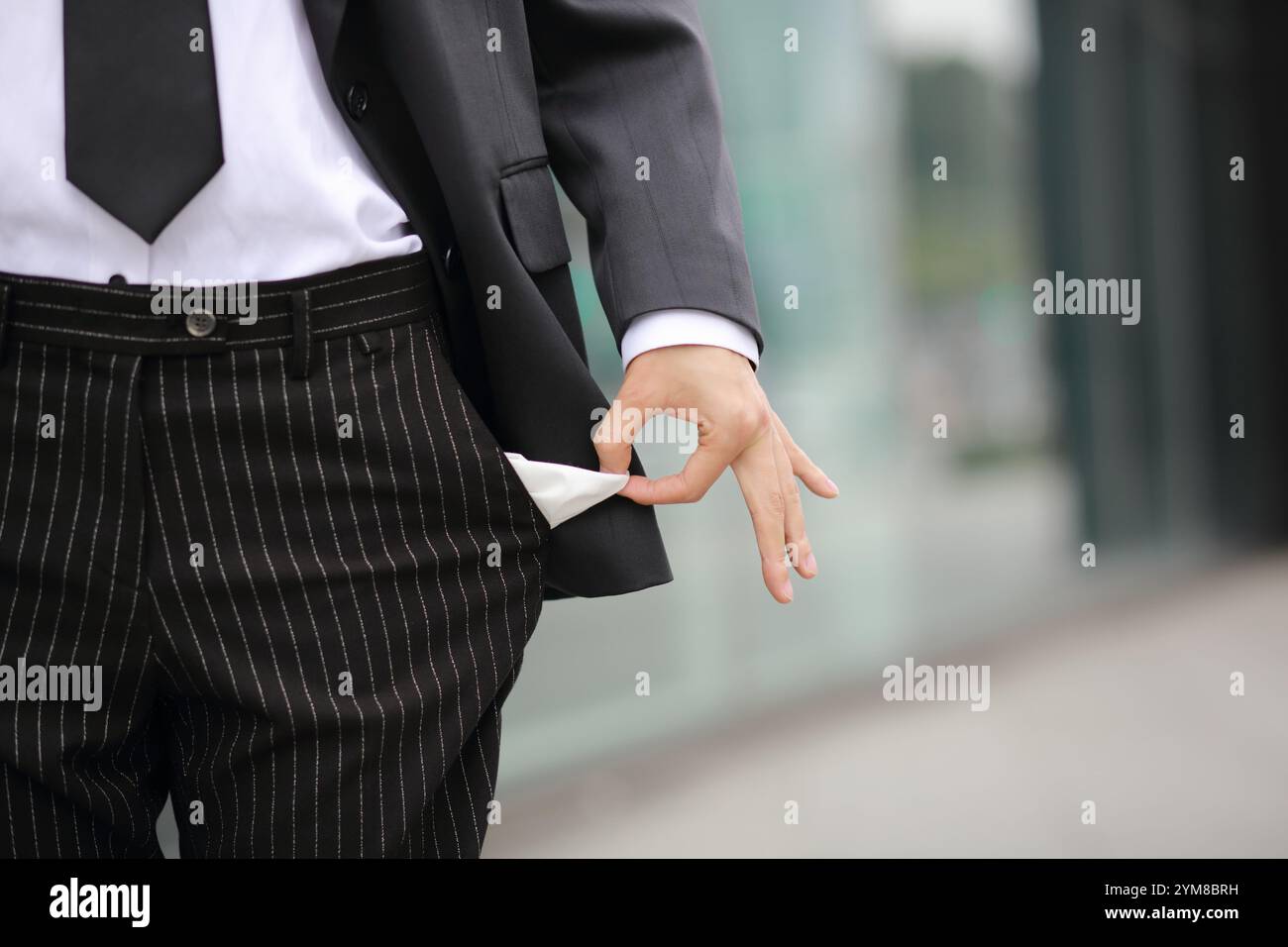 Dipendente dell'azienda con scomparti vuoti Foto Stock