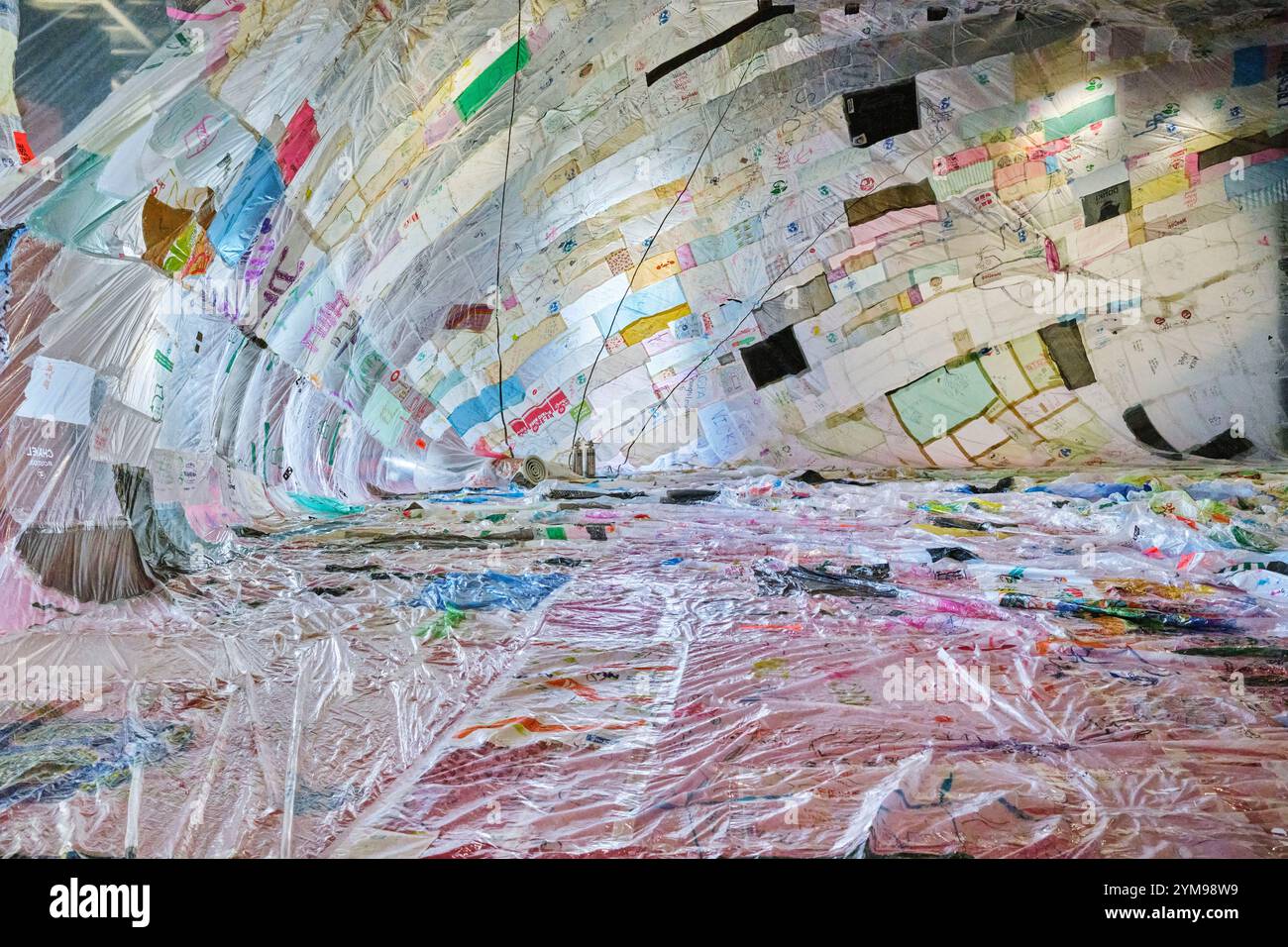L'Aerocene Seoul al Leeum Museum of Art invita i visitatori a immergersi in un mondo galleggiante di arte, comunità e azione climatica Foto Stock