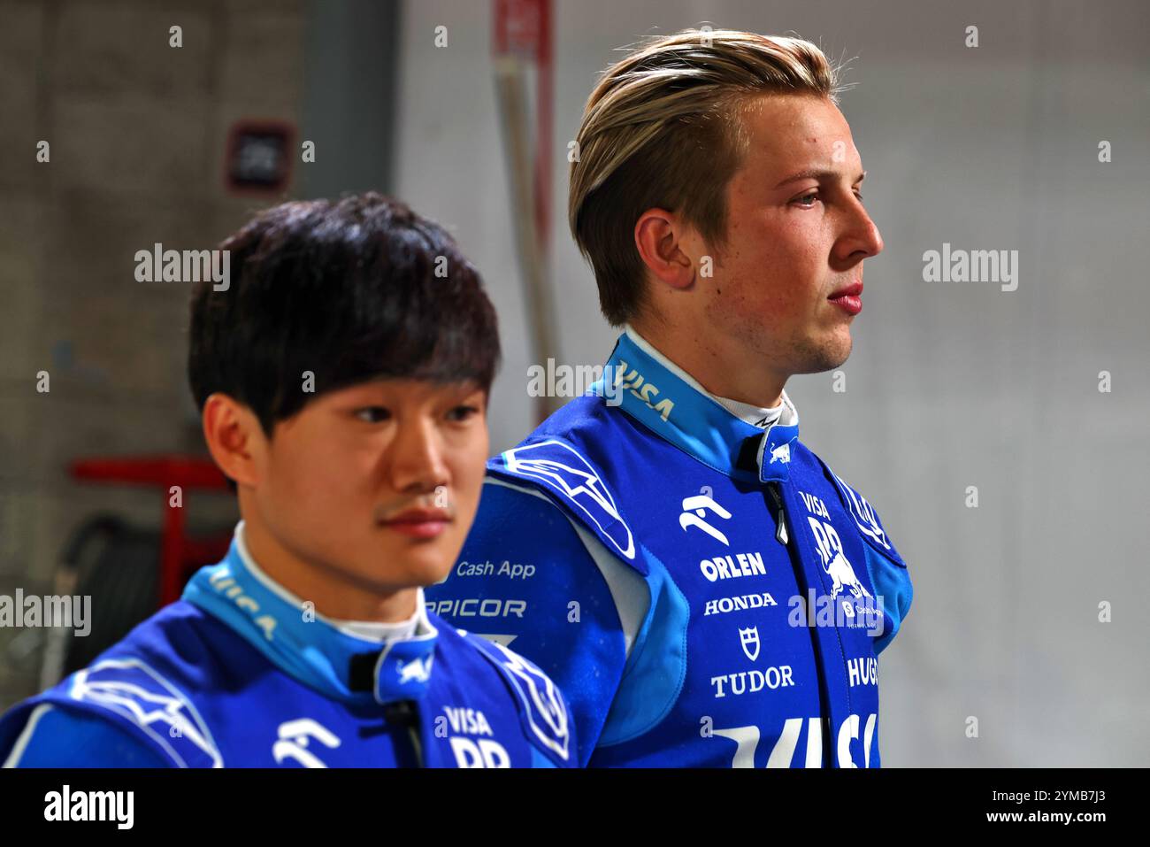 Las Vegas, Stati Uniti. 20 novembre 2024. Liam Lawson (NZL) camera e colazione (a destra) con il compagno di squadra Yuki Tsunoda (JPN) camera e colazione. Formula 1 World Championship, Rd 22, Gran Premio di Las Vegas, mercoledì 20 novembre 2024. Las Vegas Strip Circuit, Las Vegas, Nevada, Stati Uniti. Crediti: James Moy/Alamy Live News Foto Stock