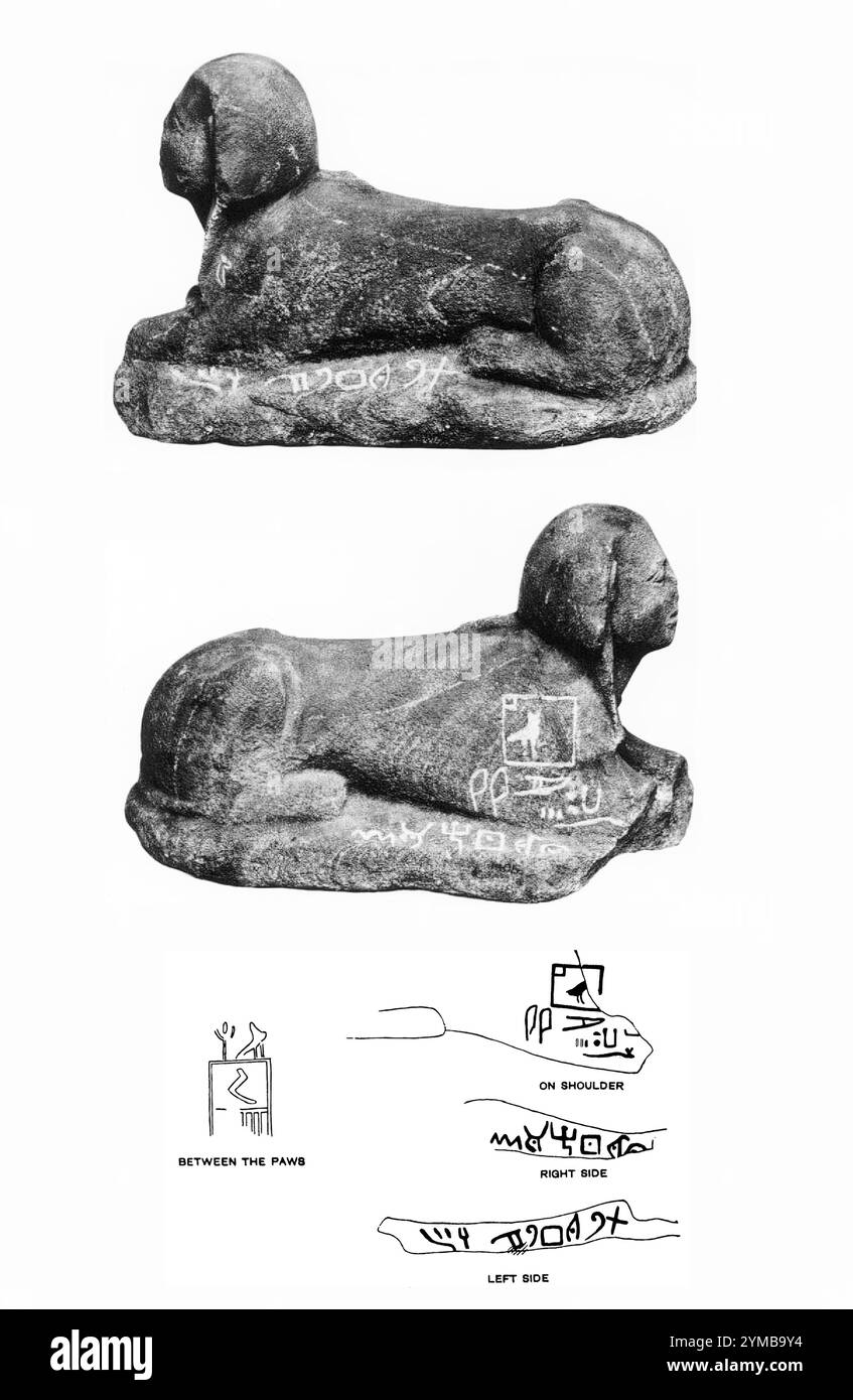 7458. Piccola sfinge di arenaria trovata a Sarabit El-Khadim, Sinai, Egitto, recante iscrizioni protosinaitiche datate intorno al 1800 a.C., tra i primi Foto Stock