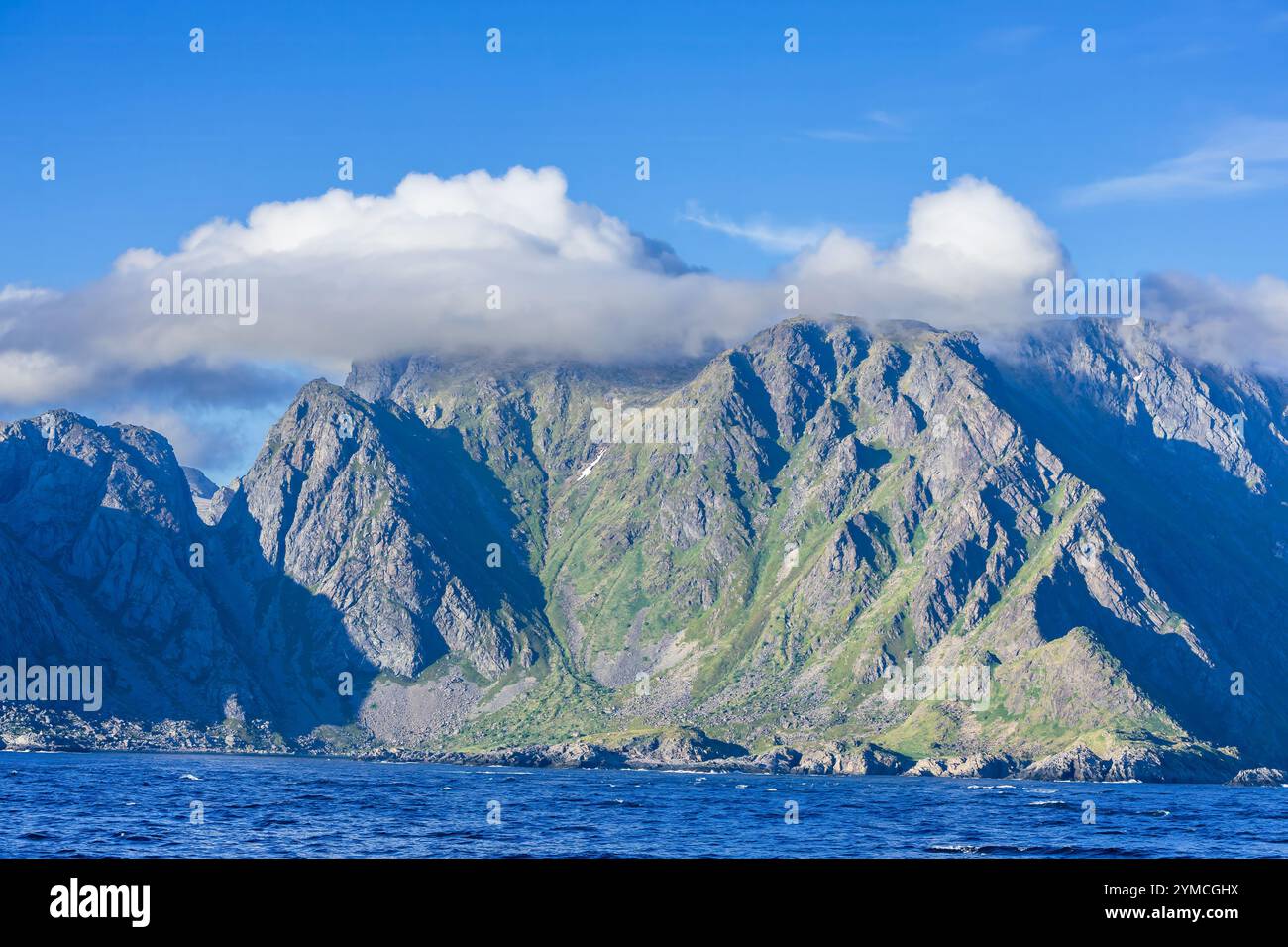 Isole Lofoten, arcipelago Lofoten in Norvegia. Bel paesaggio del circolo polare artico. Lofoten è un arcipelago norvegese. Foto Stock