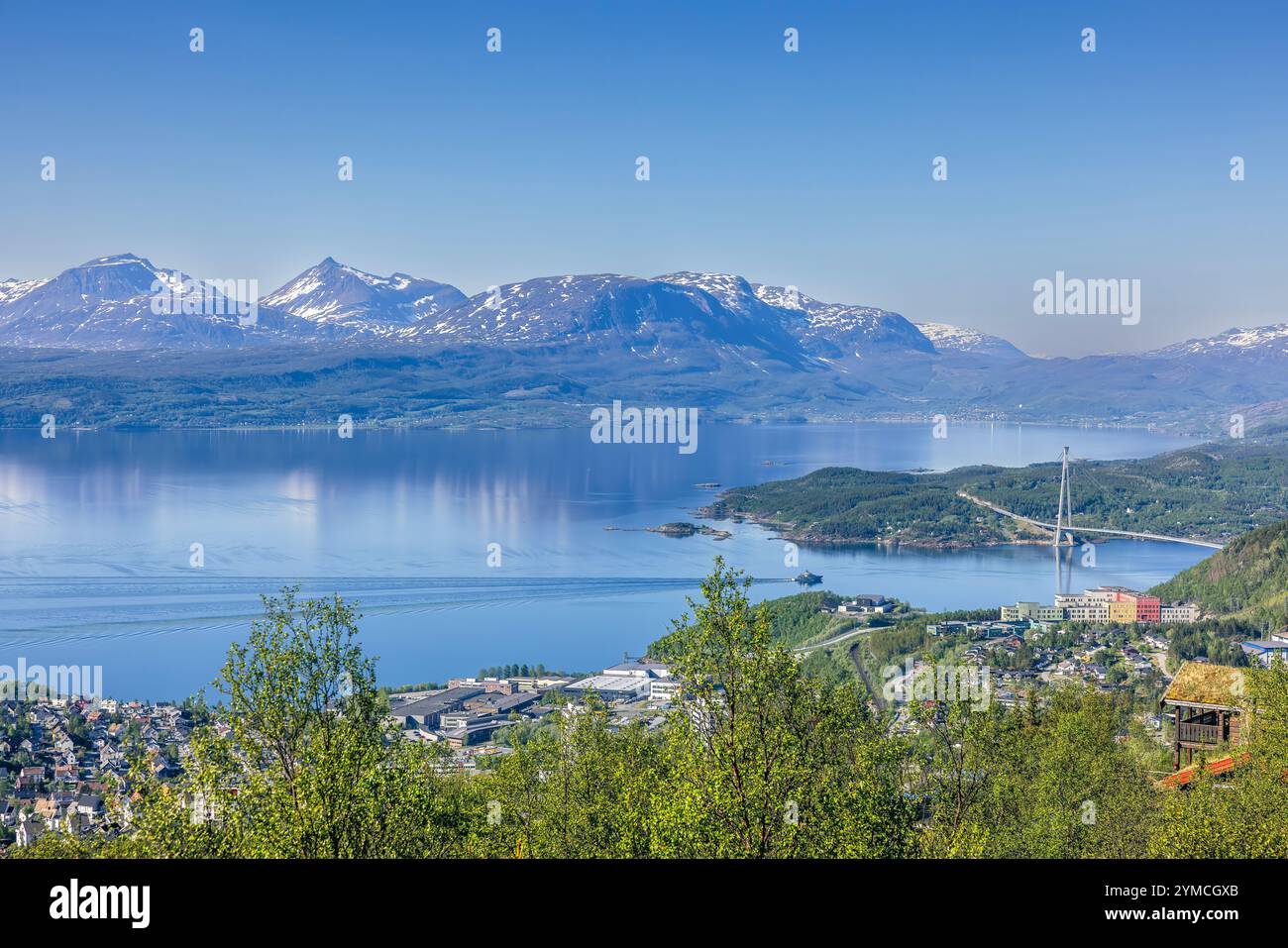 Narvik Town, Norvegia, splendido paesaggio, circolo polare artico. La città si trova lungo l'Ofotfjorden nella regione di Ofoten. Foto Stock