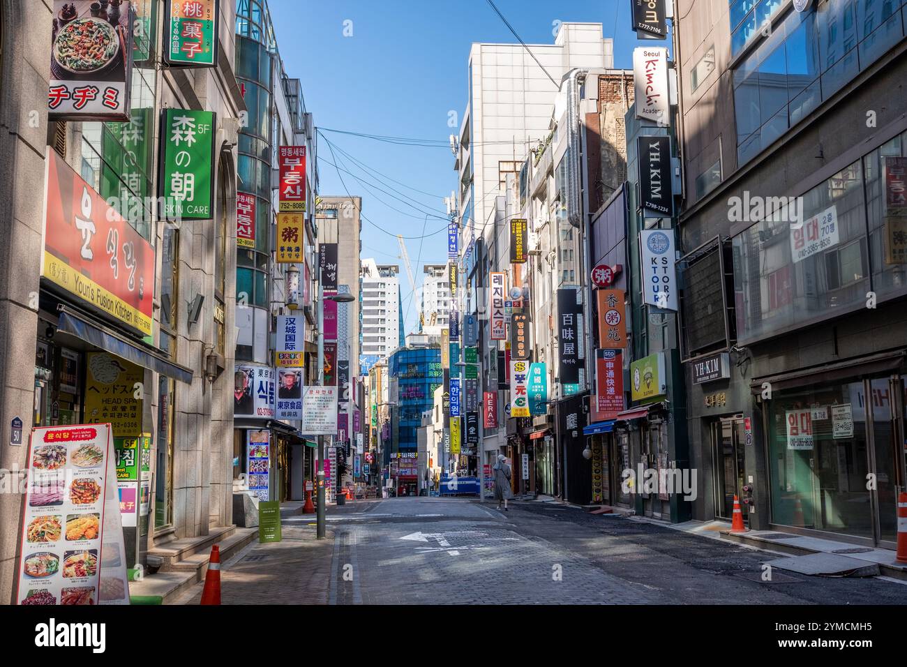 Quartiere dello shopping di Myeongdong nel centro di Seoul, capitale della Corea del Sud, il 18 settembre 2024 Foto Stock