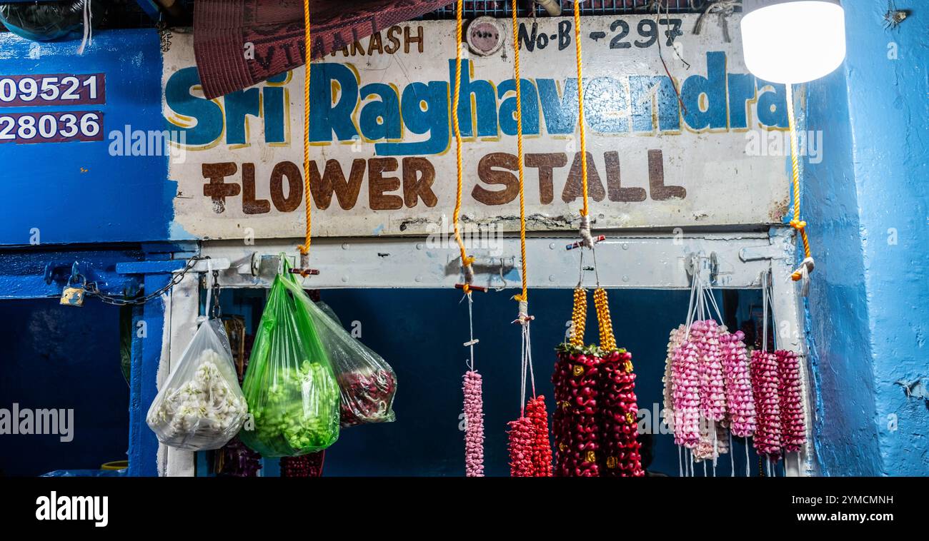 Marcatore di fiori all'ingrosso, Bengaluru, India Foto Stock