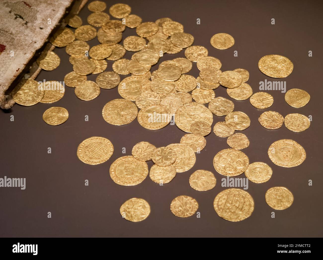 soldi vecchi mezzi di pagamento monete antiche fatte d'oro Foto Stock