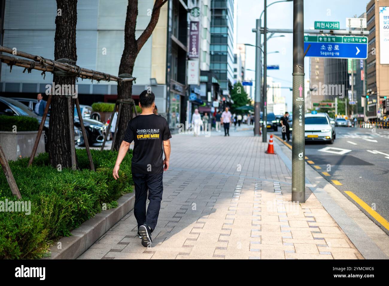 Quartiere dello shopping di Myeongdong nel centro di Seoul, capitale della Corea del Sud, il 24 luglio 2023 Foto Stock