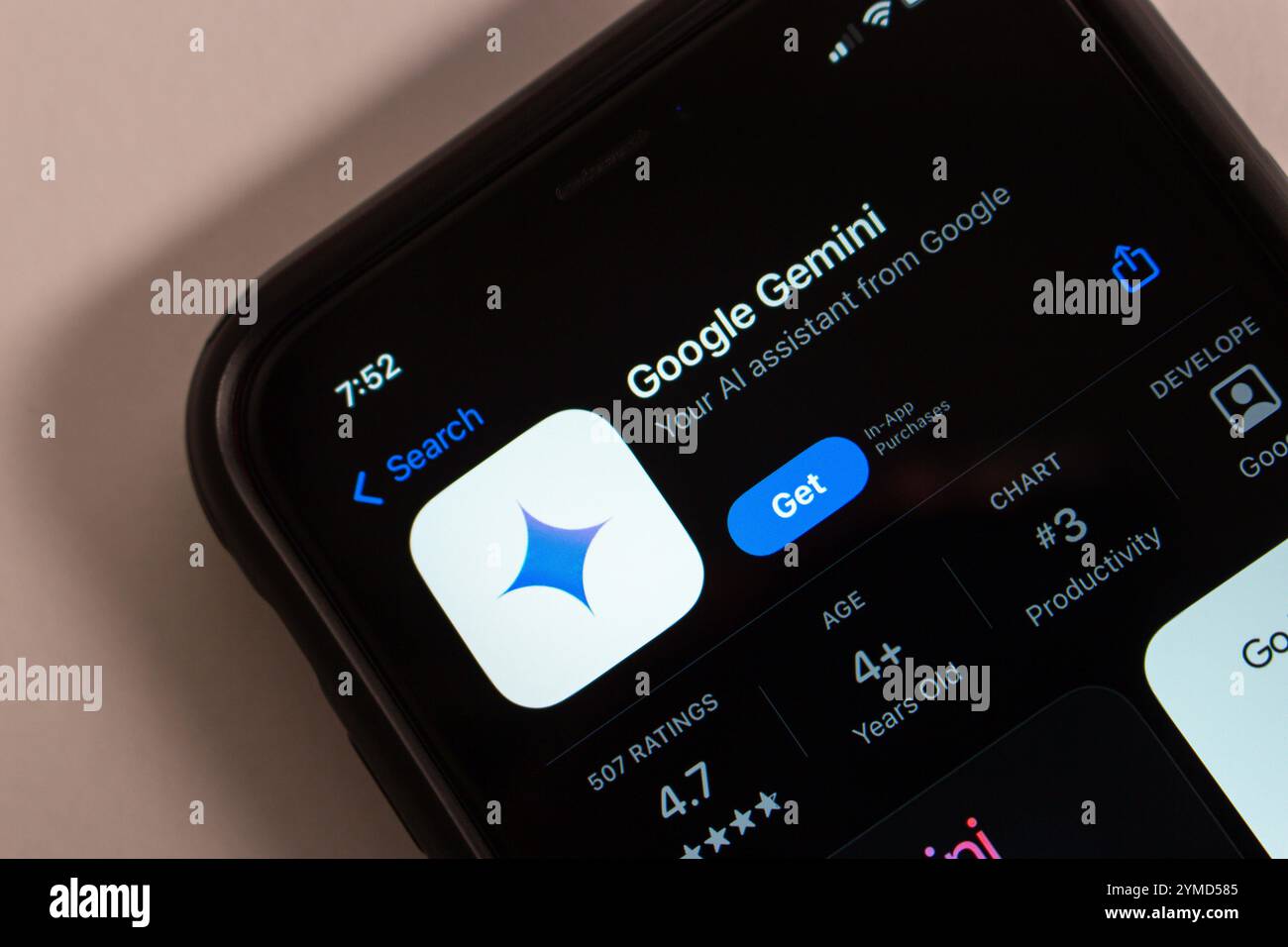 L'app Google Gemini è disponibile nell'App Store. Google Gemini è un'app assistente ai per la creatività e la produttività con l'integrazione dei servizi Google Foto Stock