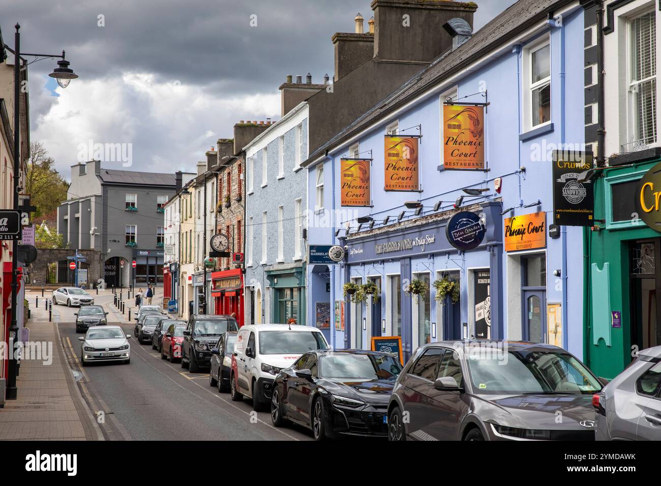 Irlanda, Contea di Leitrim, Carrick su Shannon, Bridge Street Foto Stock