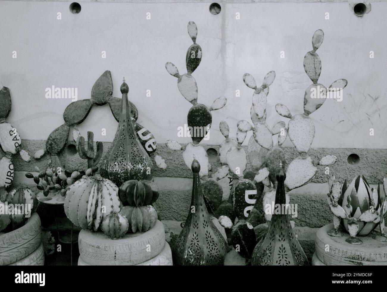 Mercato del bazar di strada nel suk della kasbah di Marrakech in Marocco nel Maghreb in Nord Africa Foto Stock