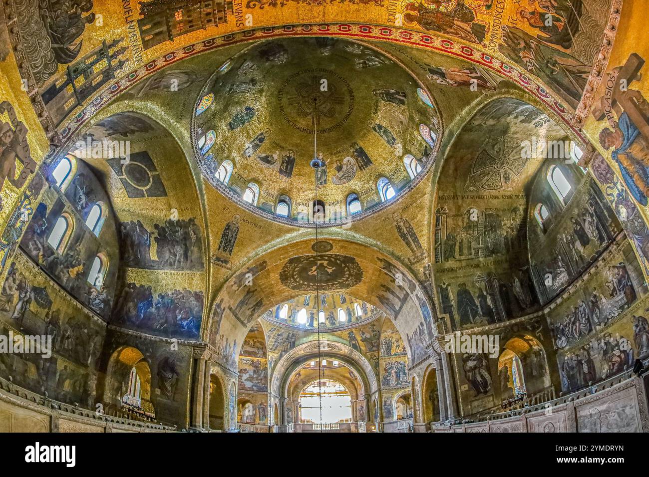 VENEZIA, ITALIA - 17 MARZO 2023: Interno della Cattedrale Patriarcale medievale di San Marco (Basilica Cattedrale Patriarcale di San Marco), Foto Stock