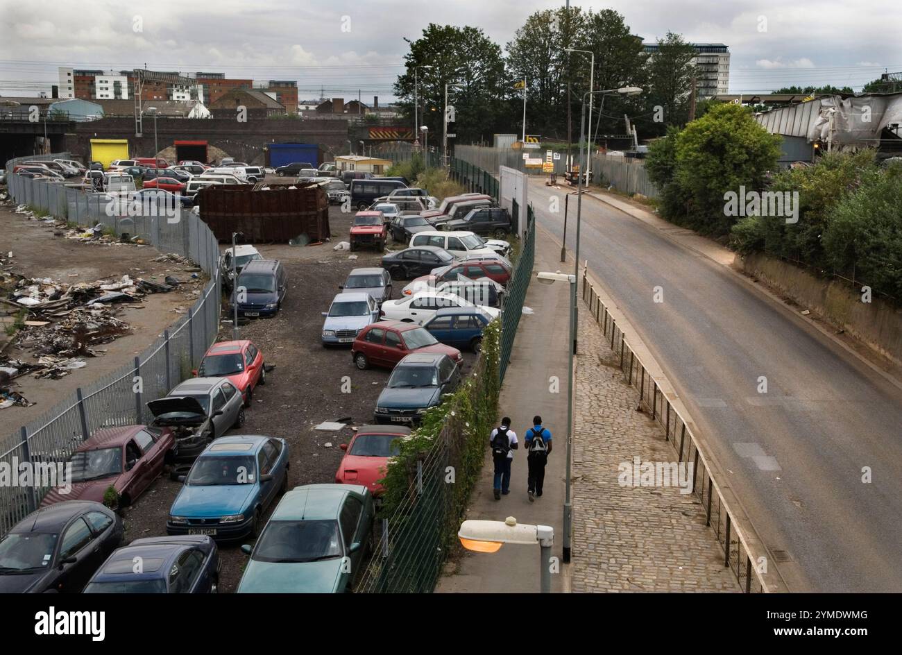 Marshgate Lane E15 Stratford, East London 2000S.. Rottami industriali di proprietà, discarica di automobili e garage. La Lower Lea Valley, sede del London Olympic Games Park 2012, 25 luglio 2007, UK HOMER SYKES Foto Stock