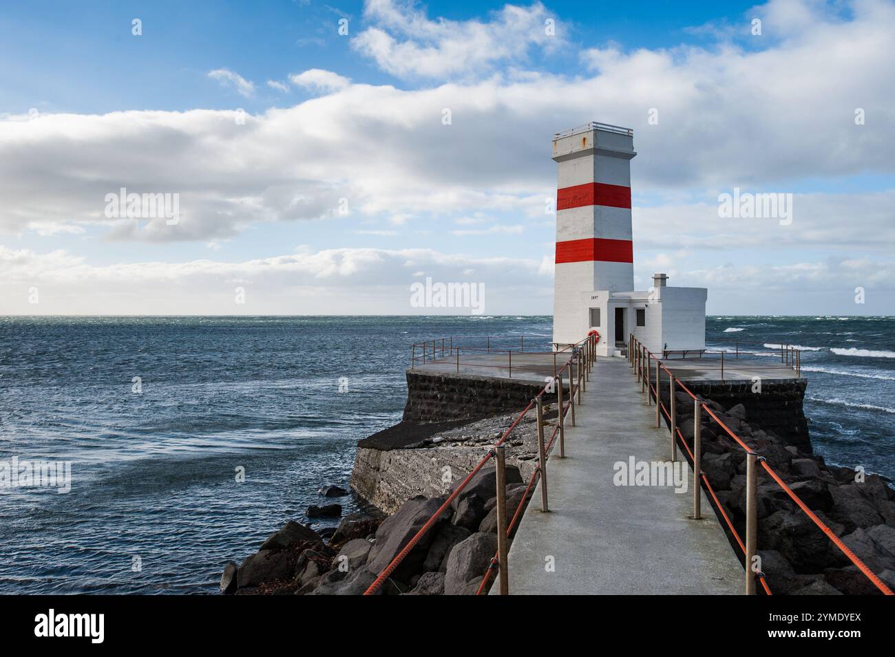 Faro di Gardskagi, penisola di Reykjanes, Islanda, Europa Foto Stock