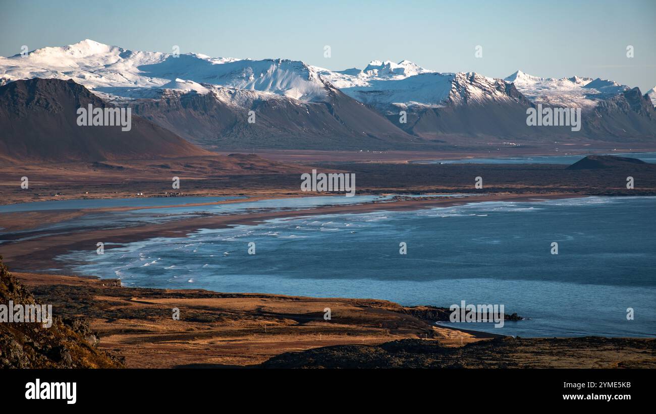 Paesaggi intorno all'Islanda che guidano la circonvallazione. Inverno. Foto Stock