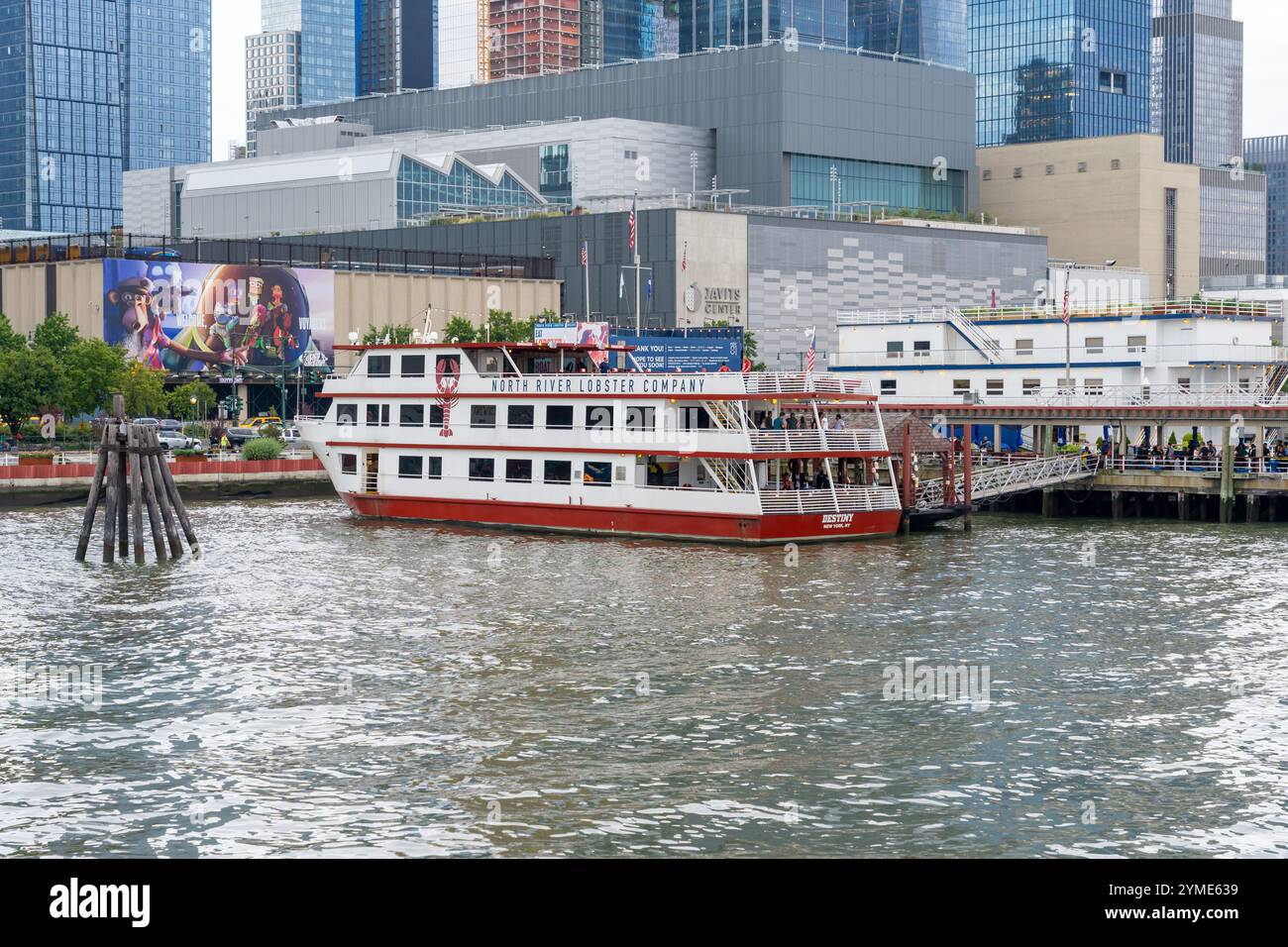North River Lobster Company, aragosta galleggiante al Pier 81 sul fiume Hudson a New York City, USA. Foto Stock