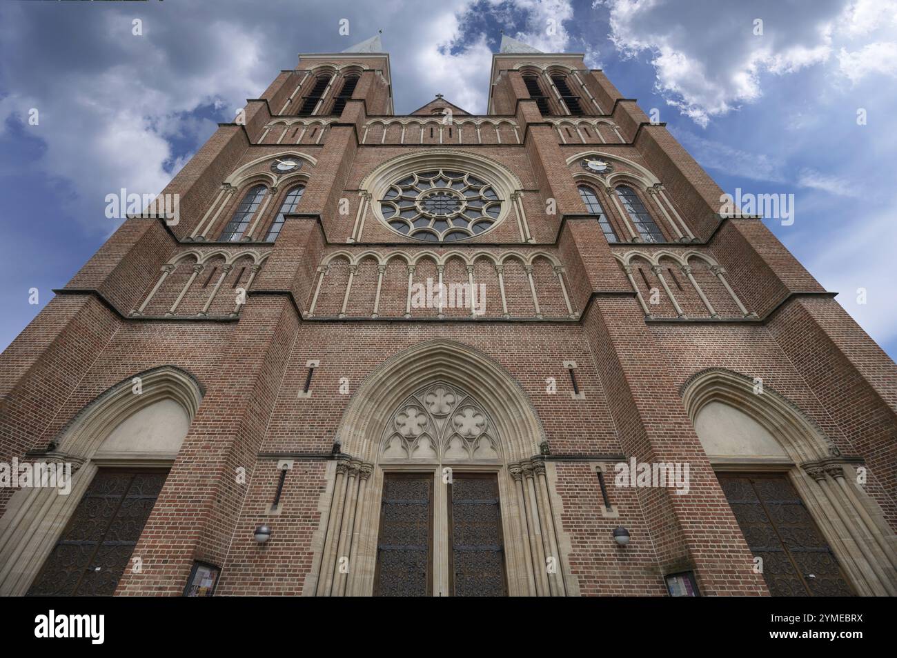 Facciata principale della chiesa parrocchiale neogotica di Bregenz-Herz Jesu, consacrata nel 1906, Bregenz, Baden-Wuerttemberg, Germania, Europa Foto Stock