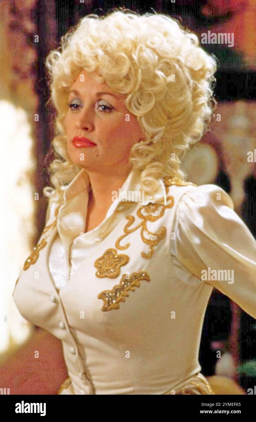 LA migliore PICCOLA BALENIERA DEL TEXAS 1982 commedia musicale cinematografica della Universal Pictures con Dolly Parton nel ruolo di Mona Stangley Foto Stock