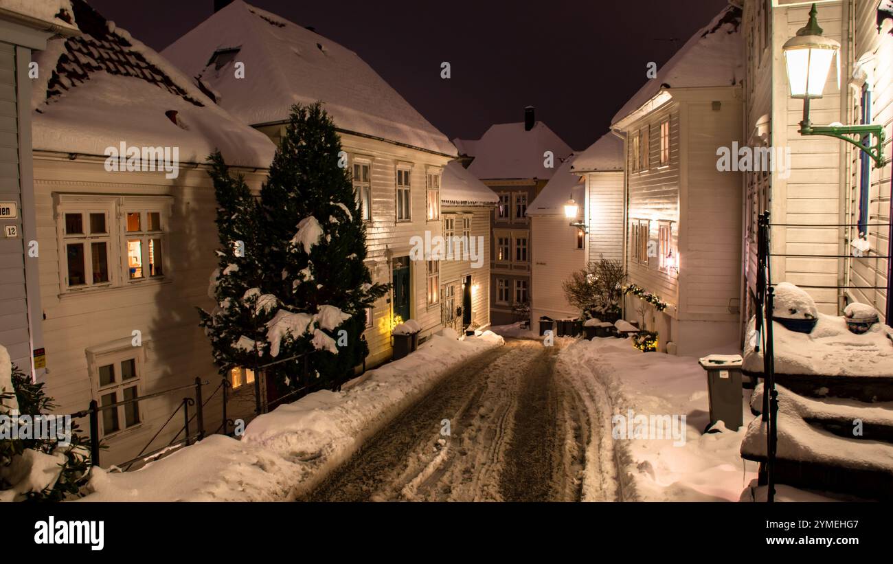 Paesaggi della città di Bergen sotto la neve, Norvegia. Inverno. Foto Stock