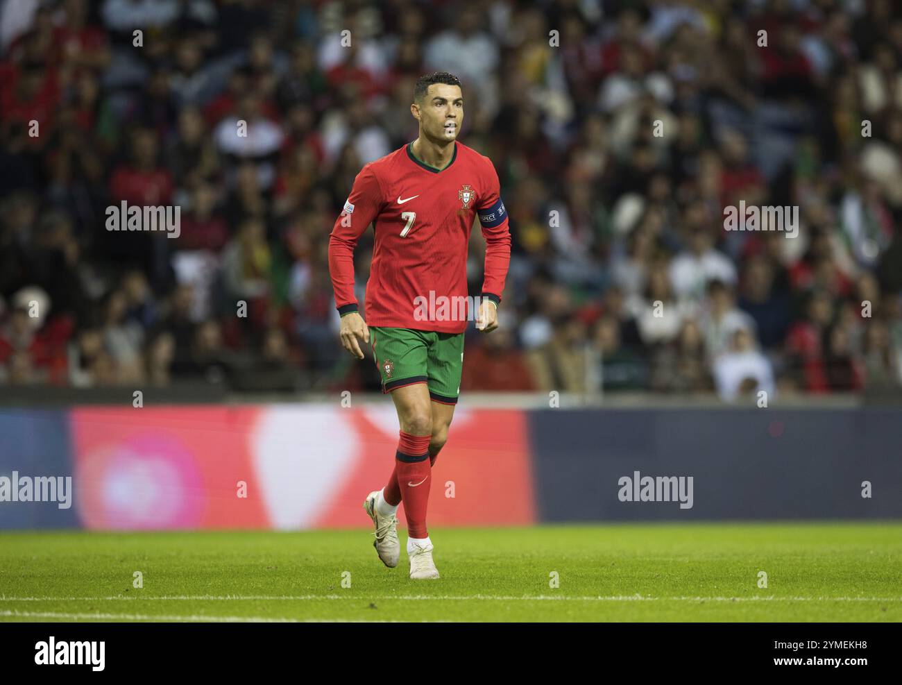 Partita di calcio, Cristiano RONALDO CR7 Portogallo che cammina a destra con un look concentrato, Estadio do Dragao, Porto, Portogallo, Europa Foto Stock