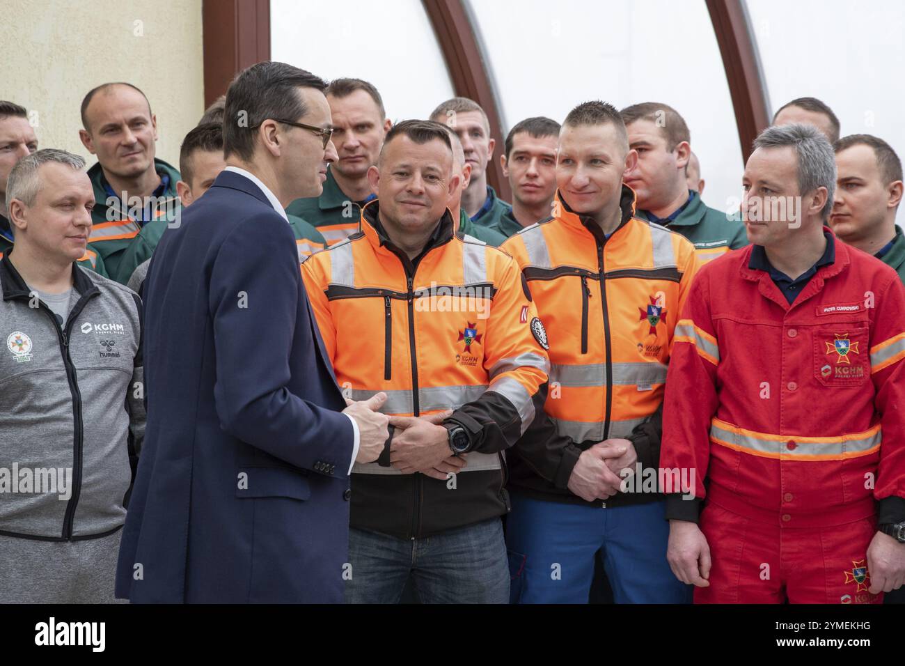 SOBIN, POLONIA - 31 GENNAIO 2019: Primo ministro del governo Mateusz Morawiecki in visita ai soccorritori dopo una difficile operazione di salvataggio nel Foto Stock