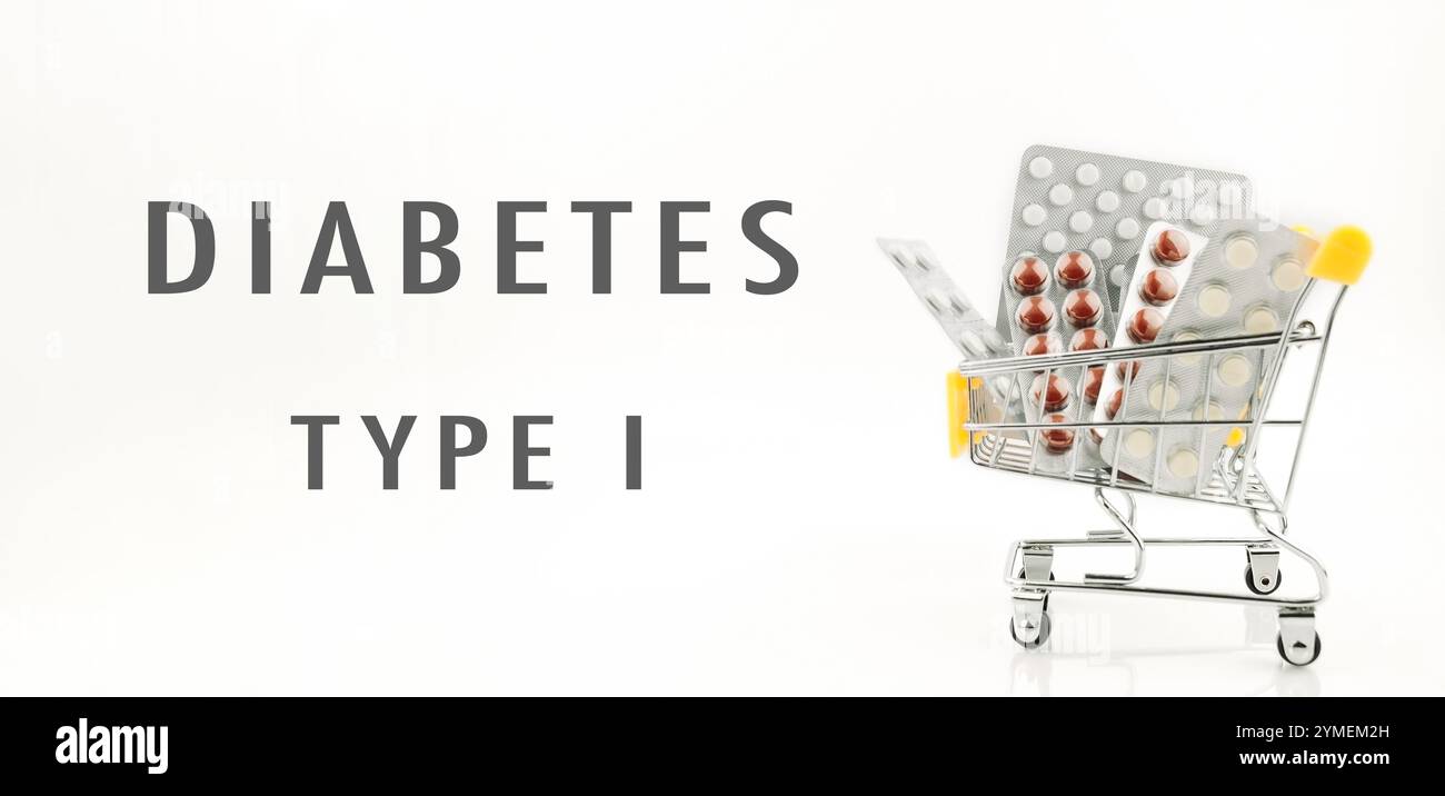 Carrello pieno di pillole per il diabete di tipo 1. Il carrello è argento e ha un manico giallo. Le pillole sono in una busta bianca Foto Stock