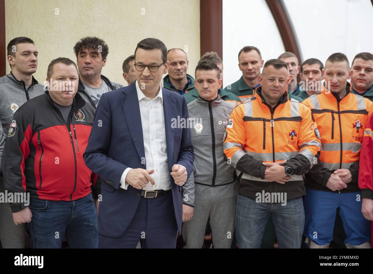 SOBIN, POLONIA - 31 GENNAIO 2019: Primo ministro del governo Mateusz Morawiecki in visita ai soccorritori dopo una difficile operazione di salvataggio nel Foto Stock