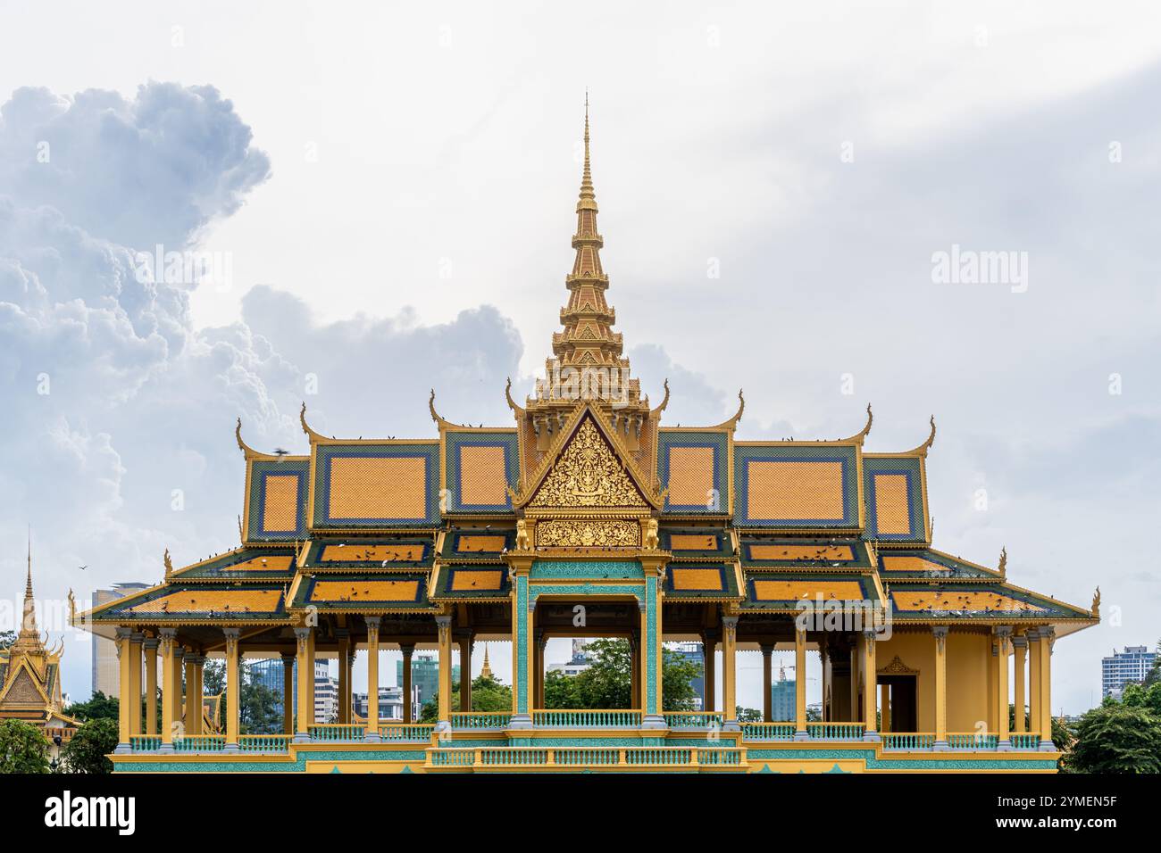 Il Moonlight Pavilion, l'ingresso al palazzo reale di Phnom Penh. Foto Stock