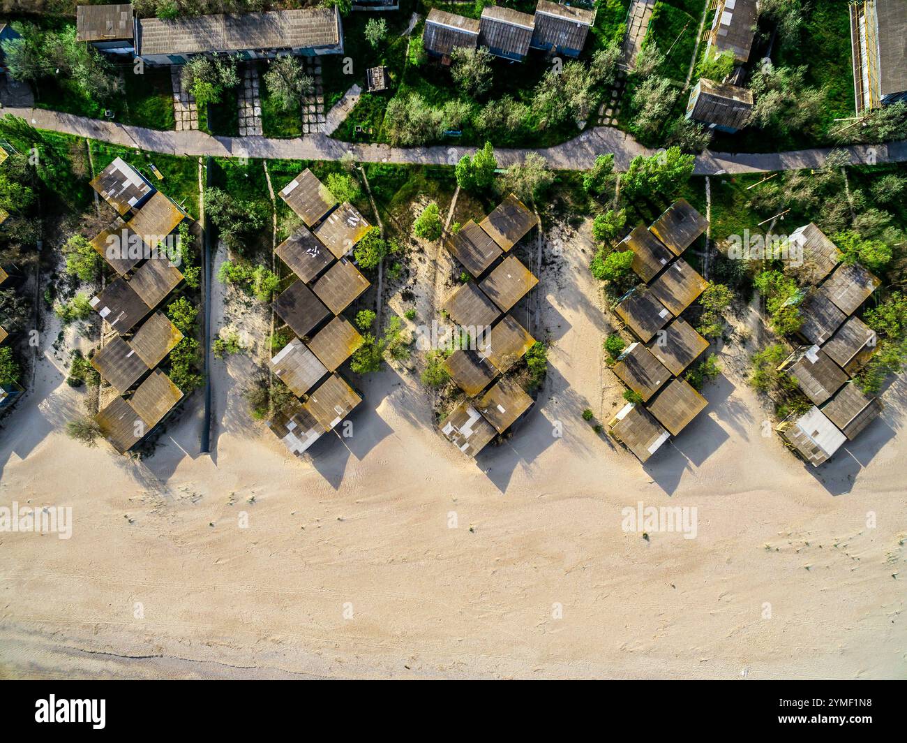 vecchie case in legno con vista dall'alto della spiaggia, foto aeree Foto Stock